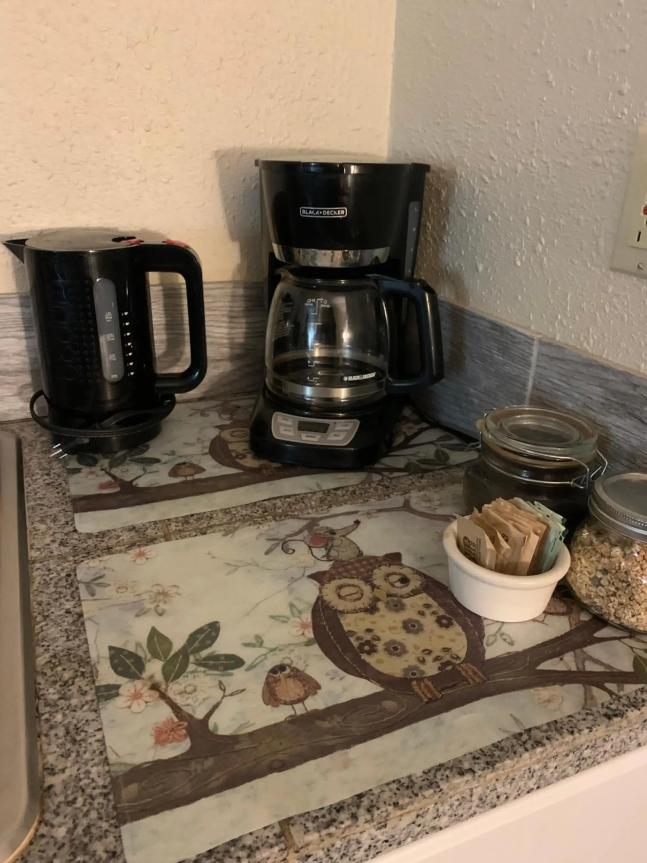 Coffee/tea facilities in Mountain Meadows Inn