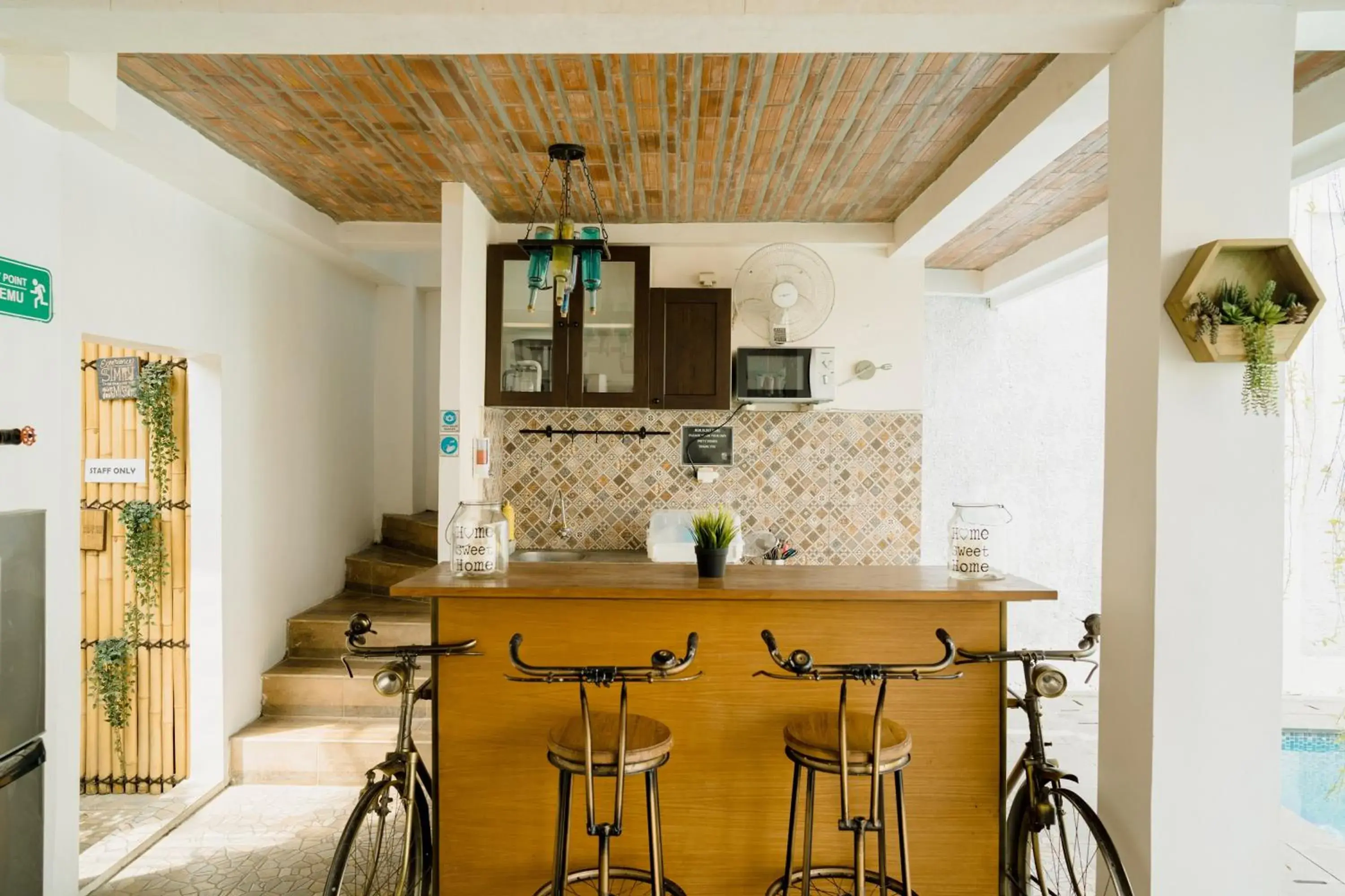 Communal kitchen in OtU Hostel By OstiC