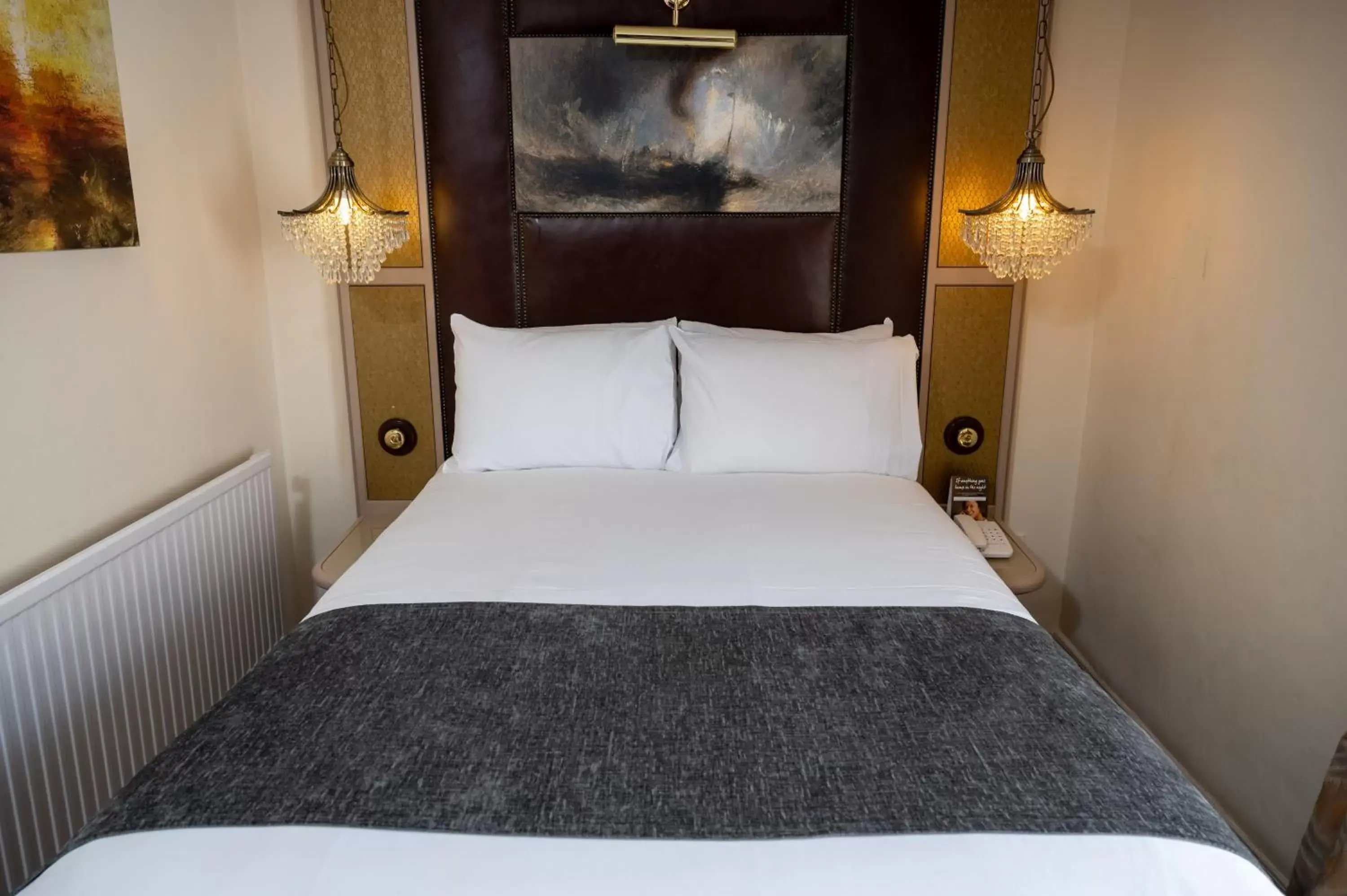 Bed in Antelope by Greene King Inns