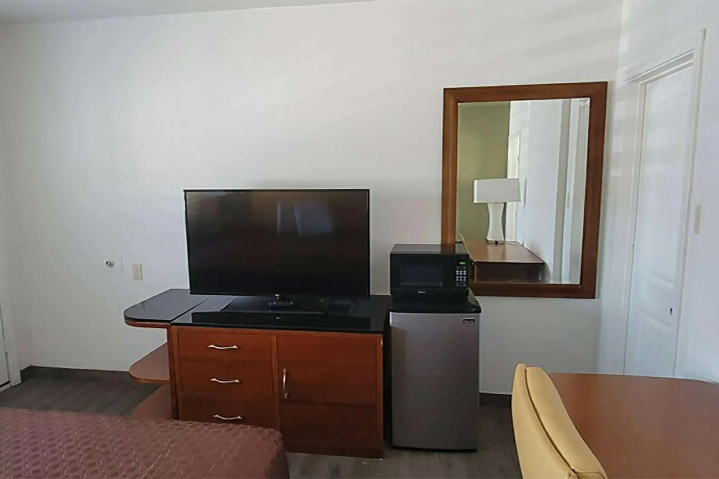 TV and multimedia, TV/Entertainment Center in Super 8 by Wyndham El Centro North