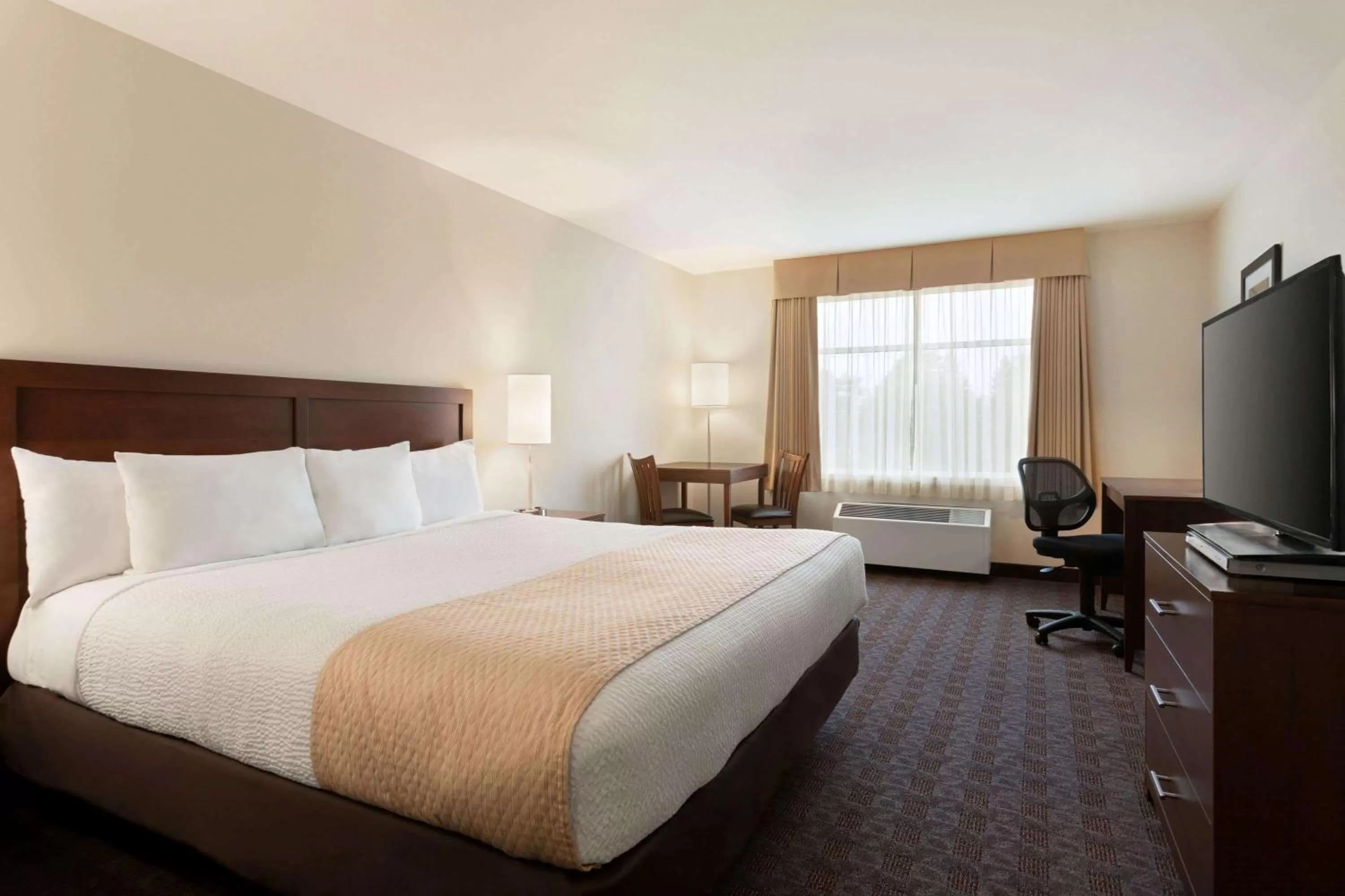 Photo of the whole room, Bed in Days Inn by Wyndham Ottawa Airport