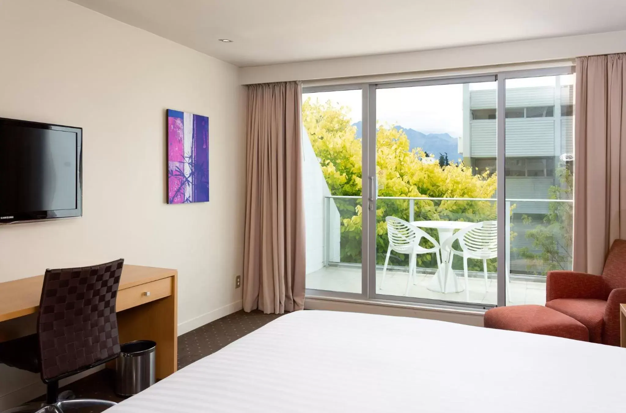 Photo of the whole room, Bed in Crowne Plaza Queenstown, an IHG Hotel