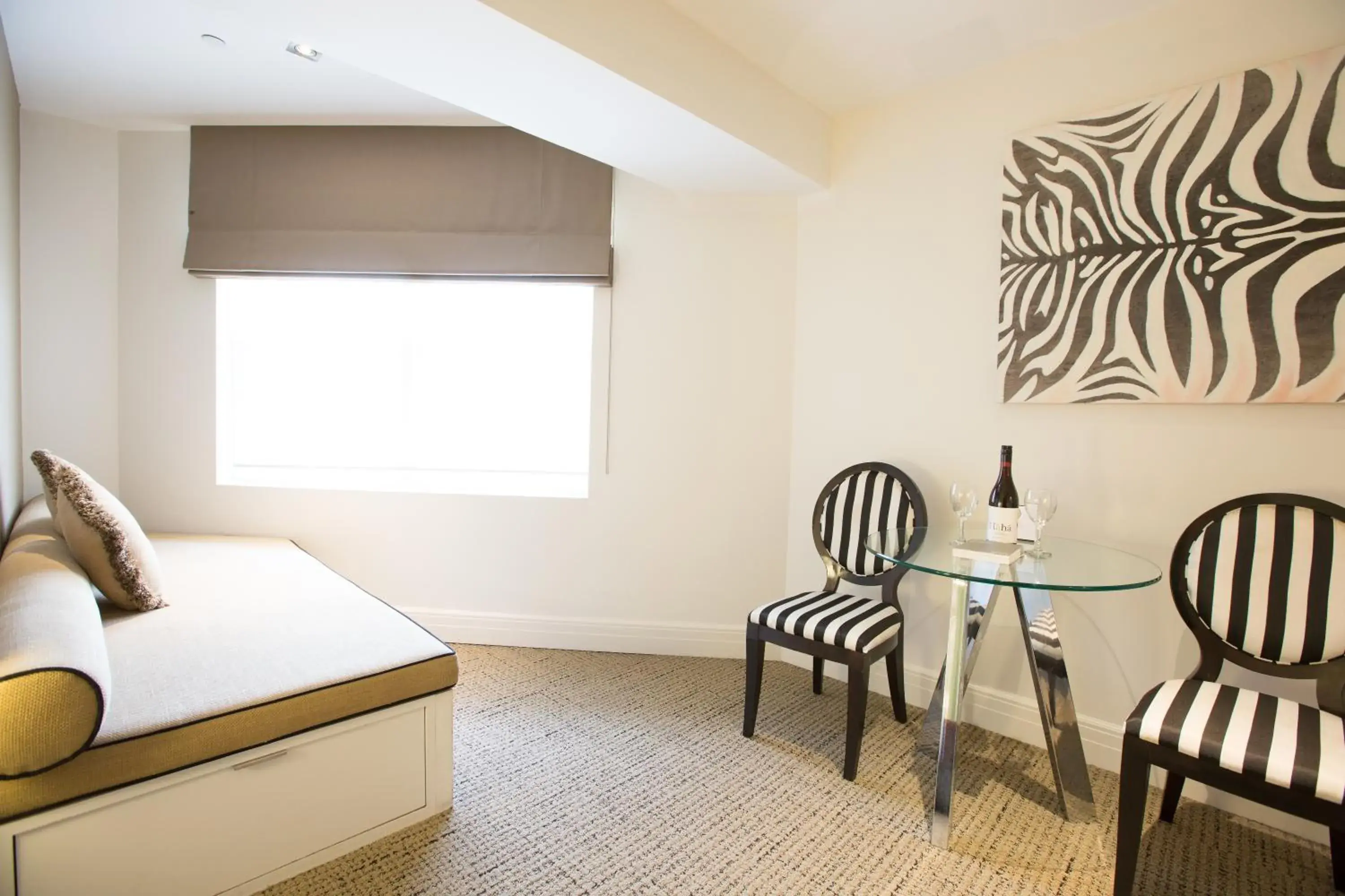 Living room, Seating Area in Sydney Potts Point Central Apartment Hotel