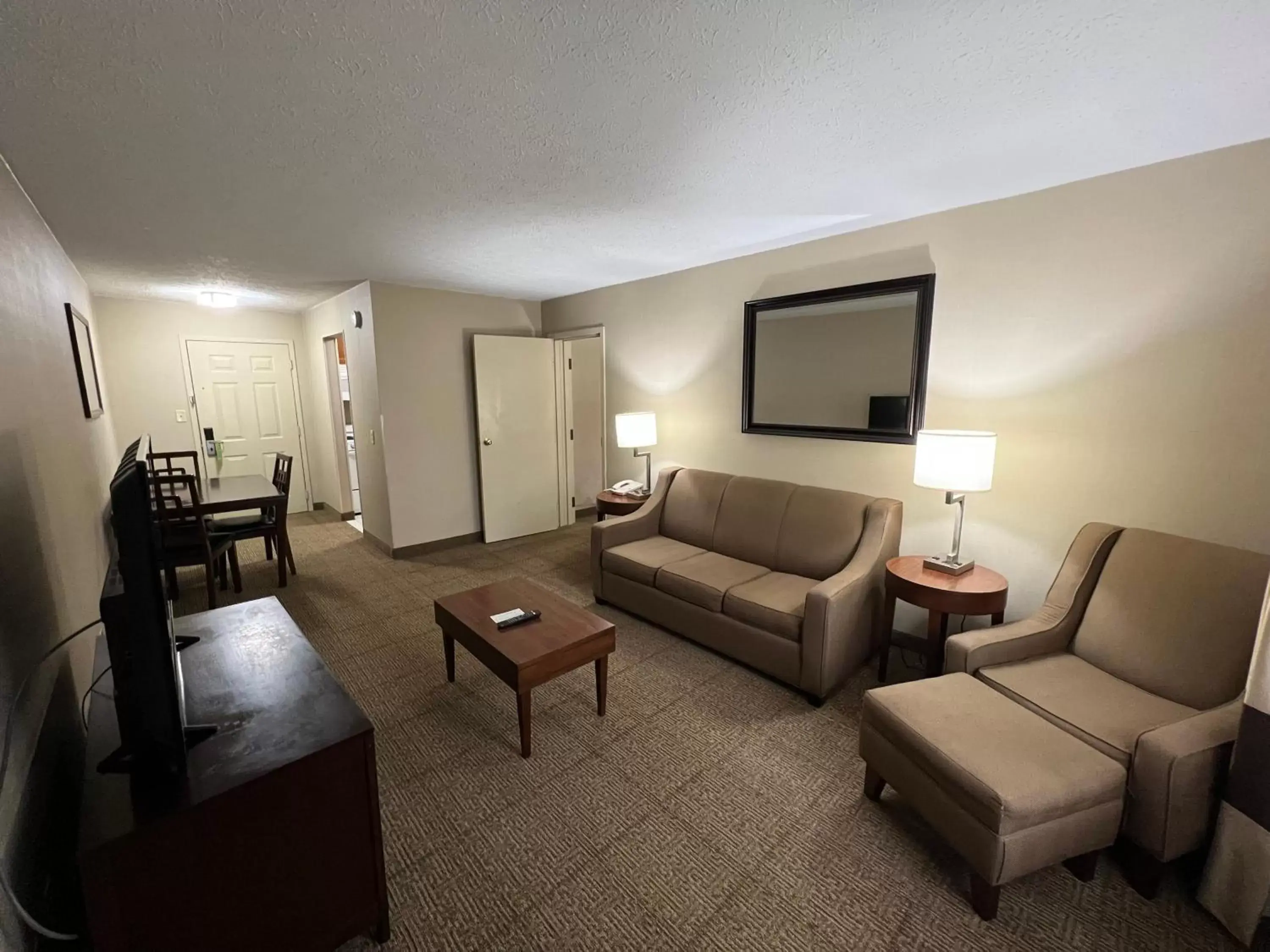 Living room, Seating Area in Wyndham Garden Hotel Cross Lanes Charleston