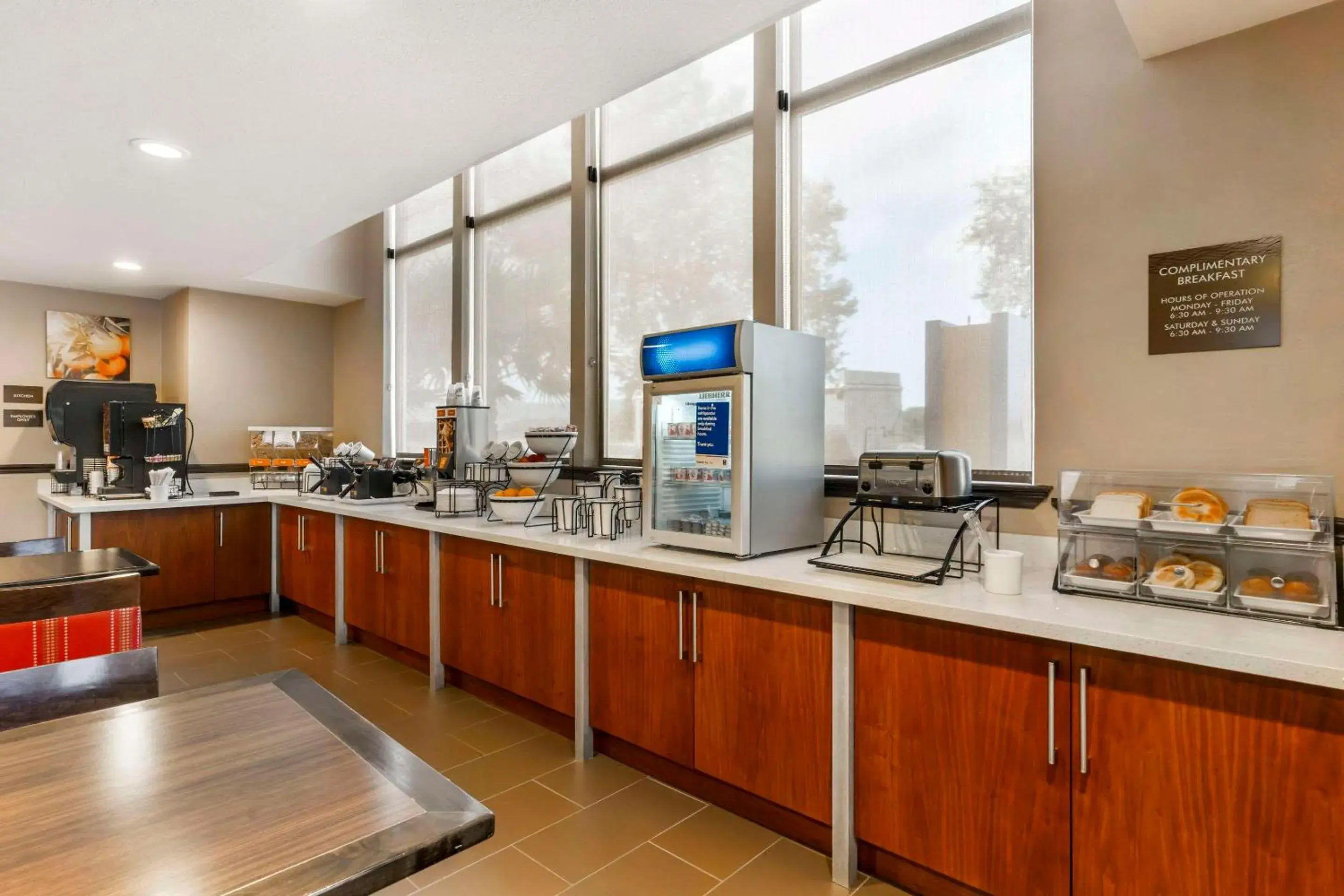 Breakfast, Restaurant/Places to Eat in Comfort Inn & Suites Redwood Country