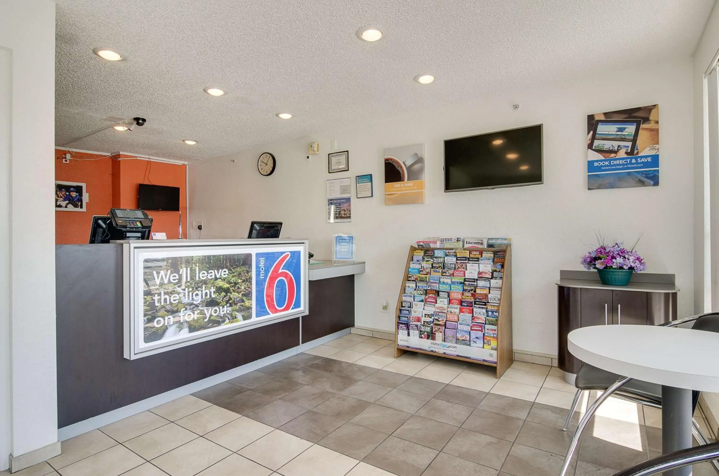 TV and multimedia in Motel 6-Tacoma, WA - South