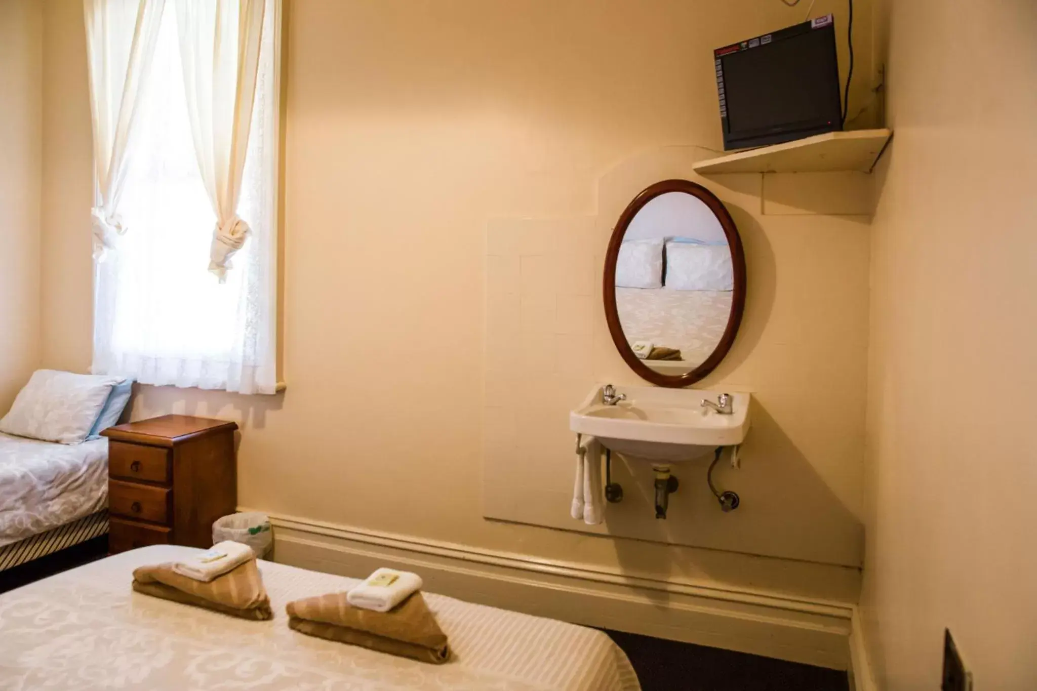 Bed, Bathroom in Bank Hotel Dungog