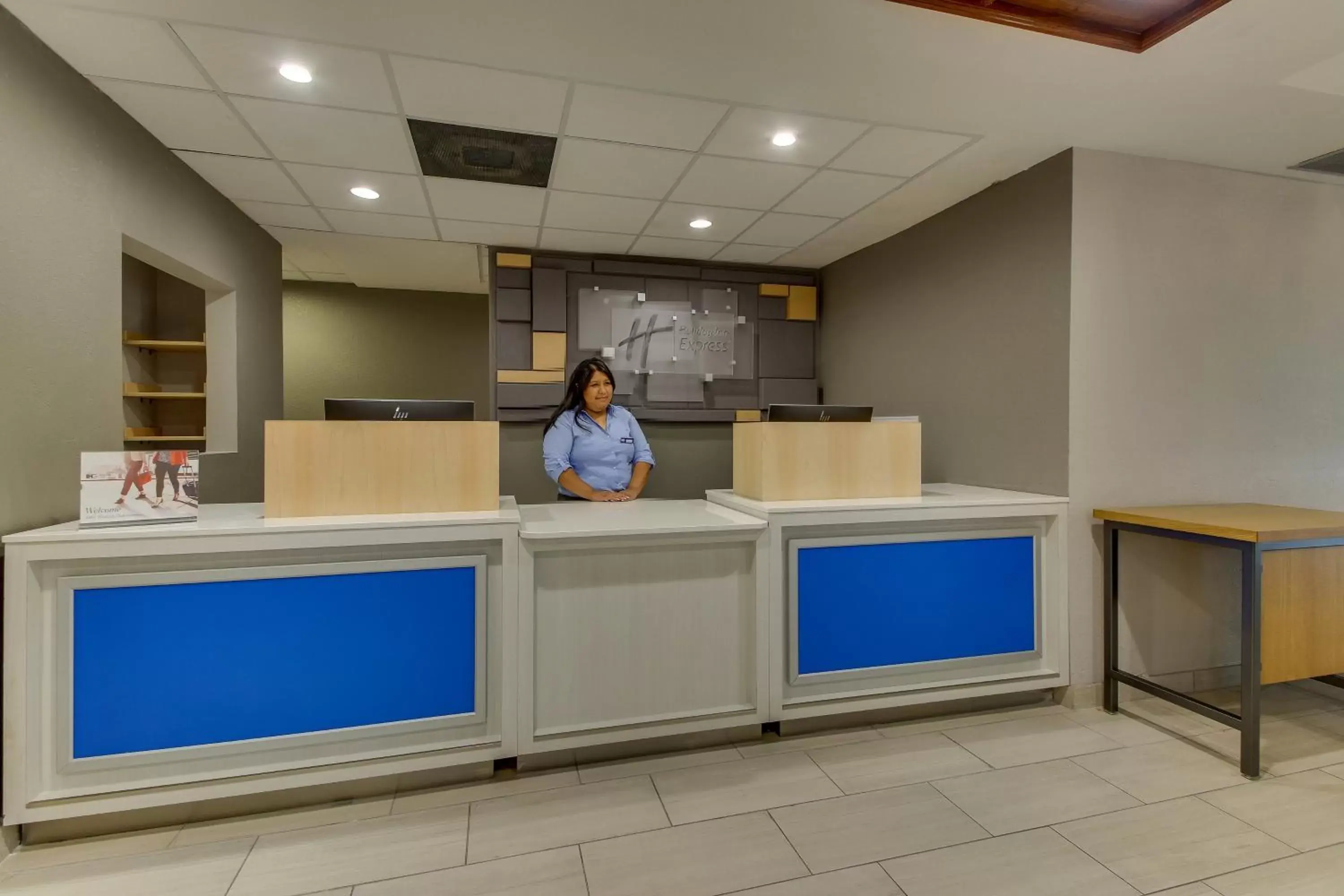 Lobby or reception in Holiday Inn Express West Palm Beach Metrocentre, an IHG Hotel