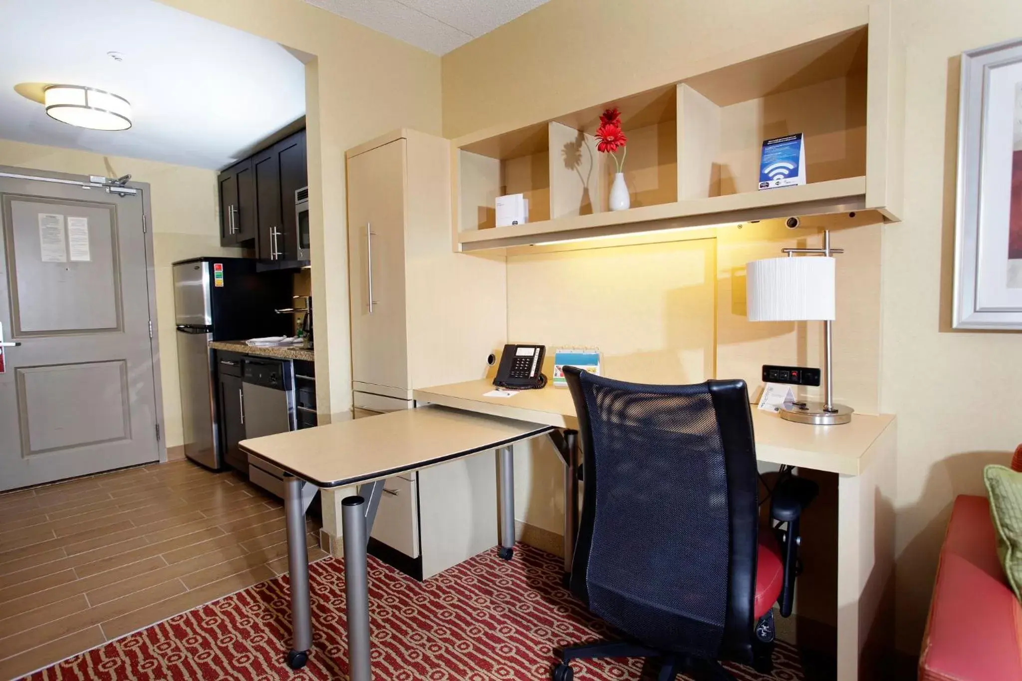 Photo of the whole room, Kitchen/Kitchenette in TownePlace Suites by Marriott Sudbury