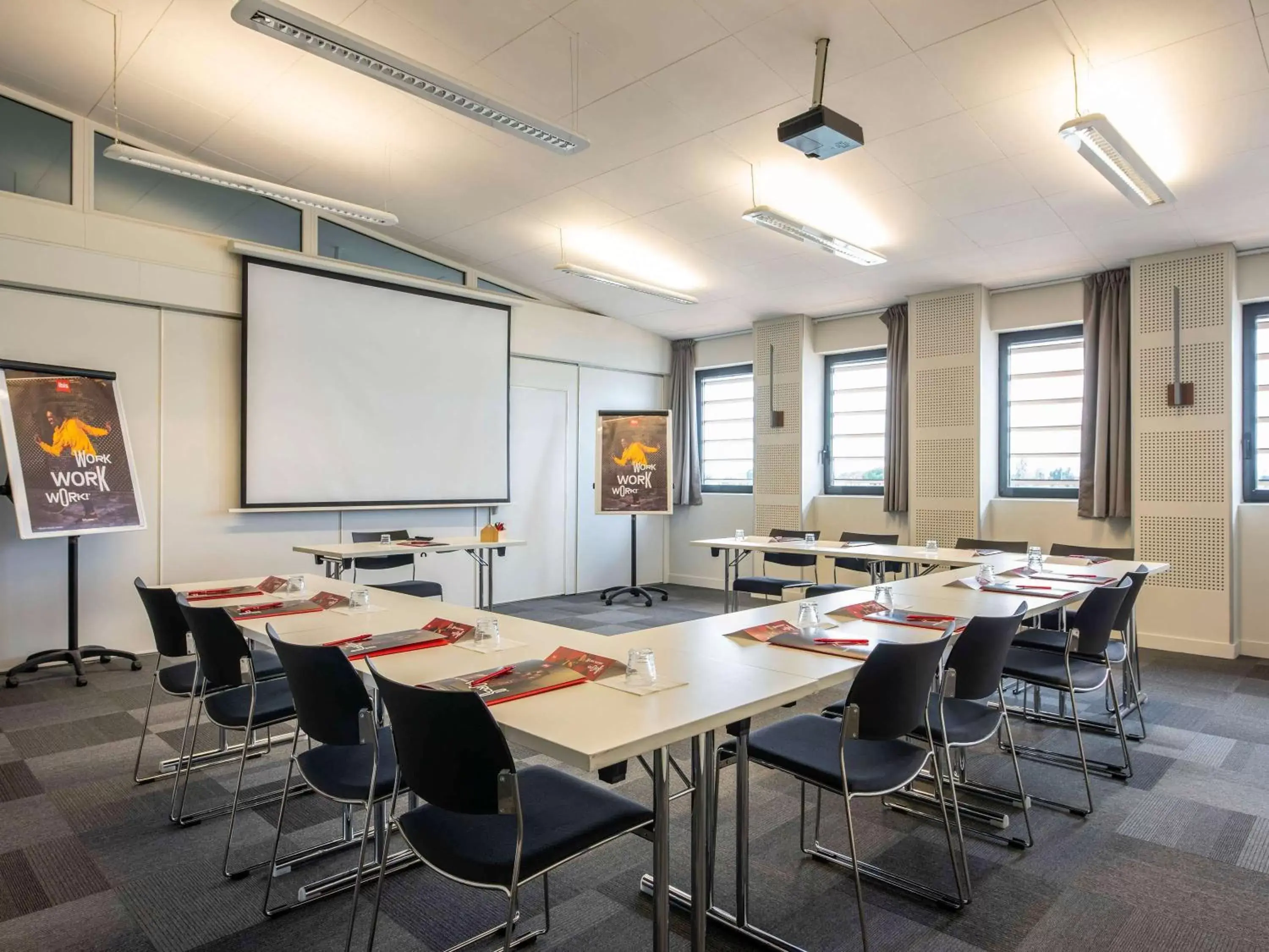 Meeting/conference room in ibis Lyon Sud Oullins