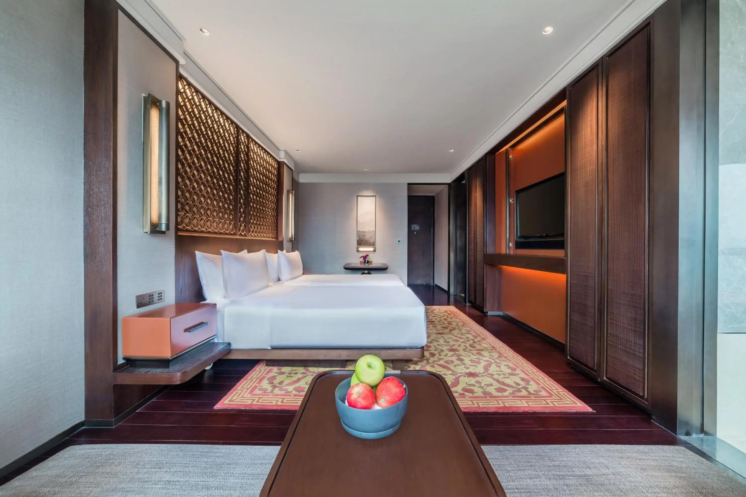 Photo of the whole room, Bed in Regent Chongqing