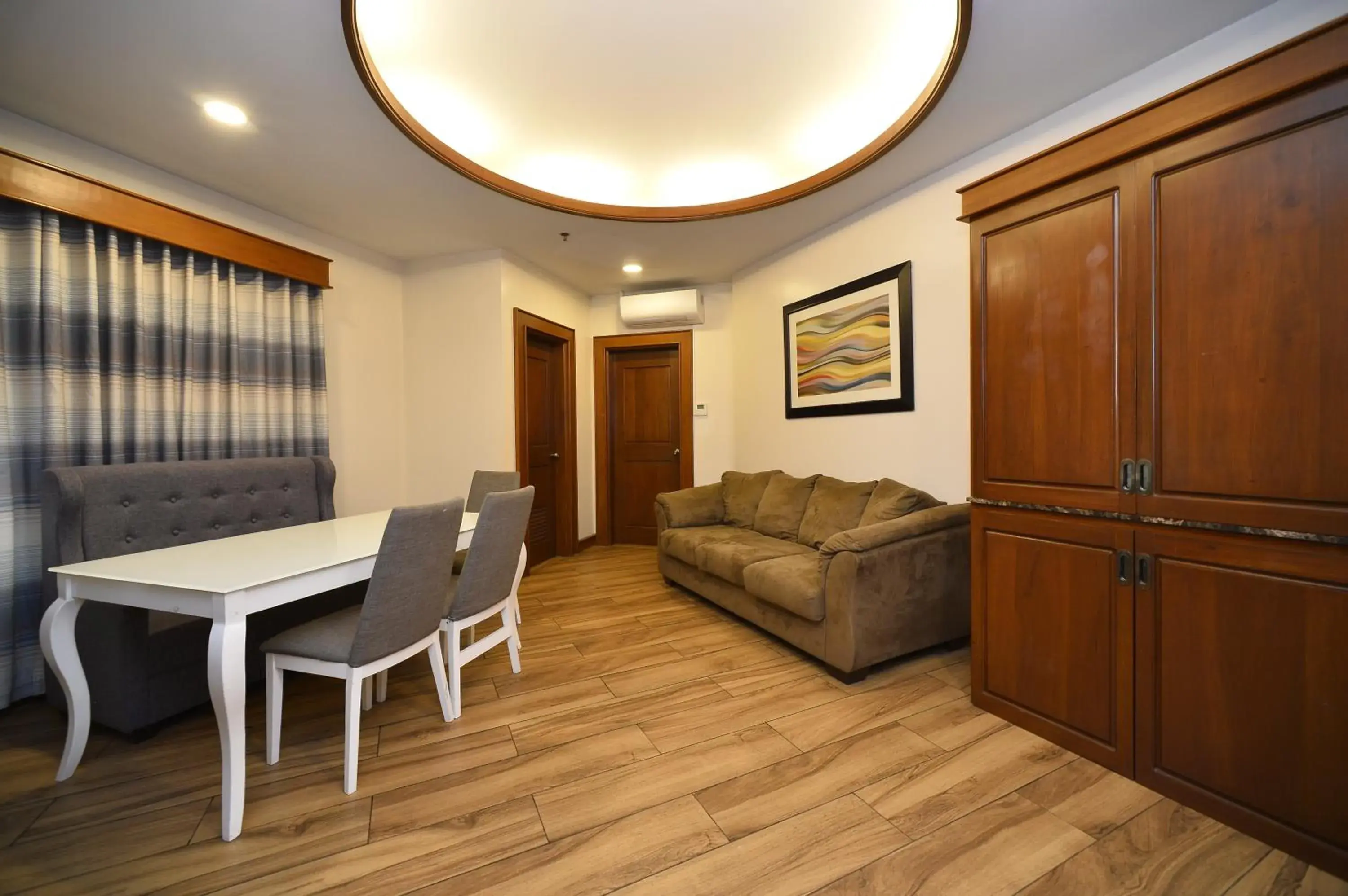 Living room, Seating Area in Paragon Hotel And Suites