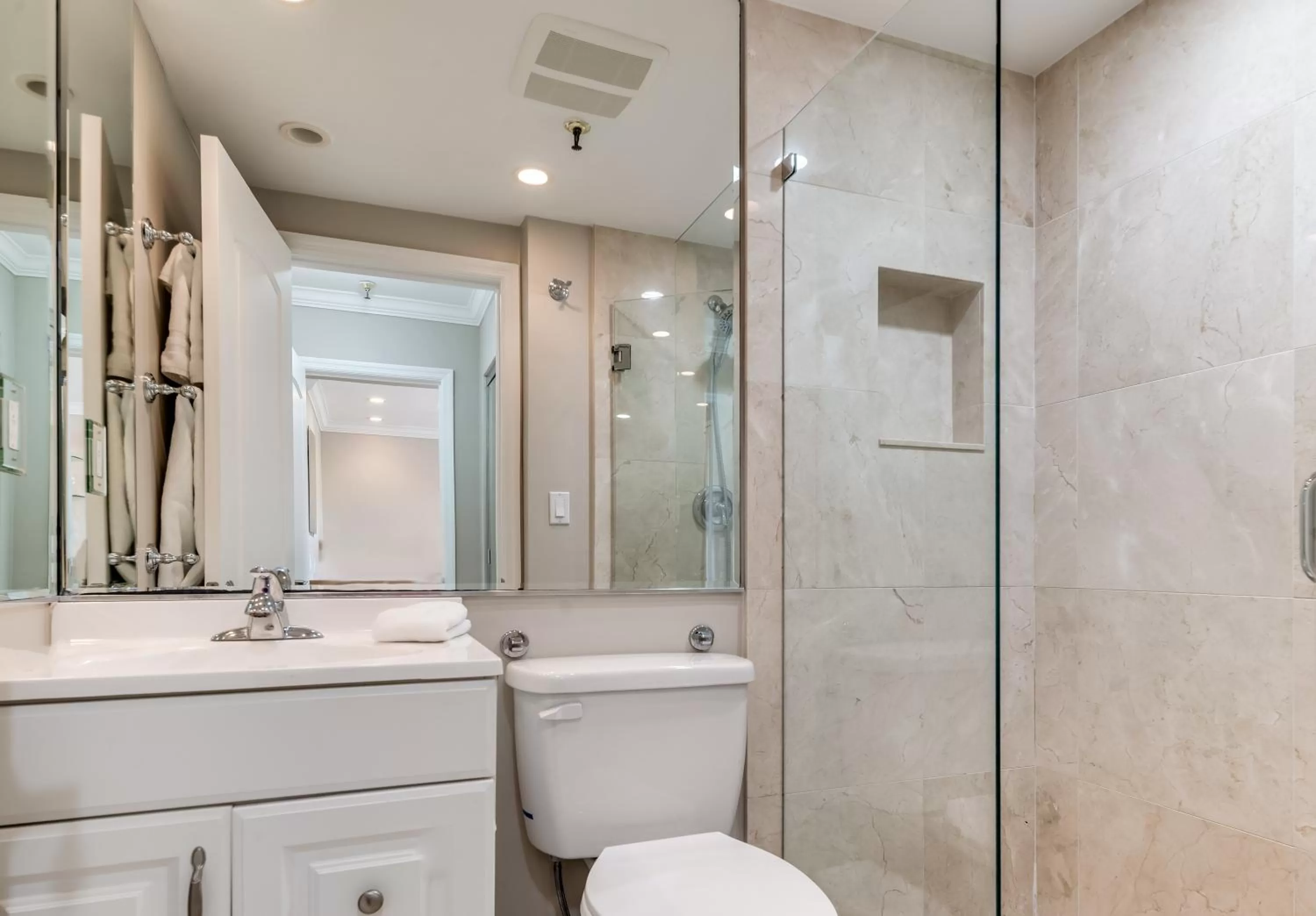 Shower in Tropicals of Palm Beach