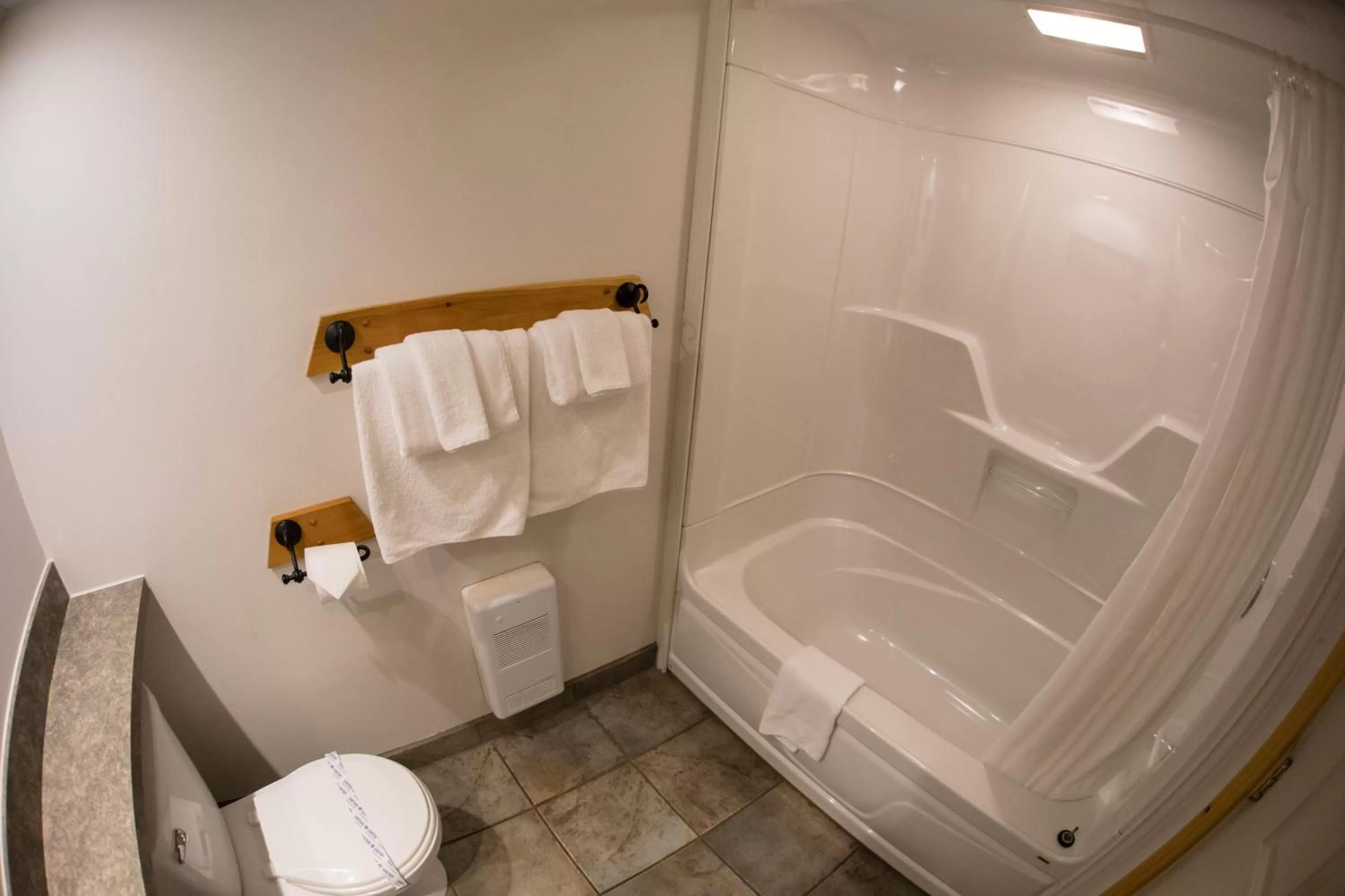 Bathroom in Le Montagnard, Auberge Hôtel & Chalets