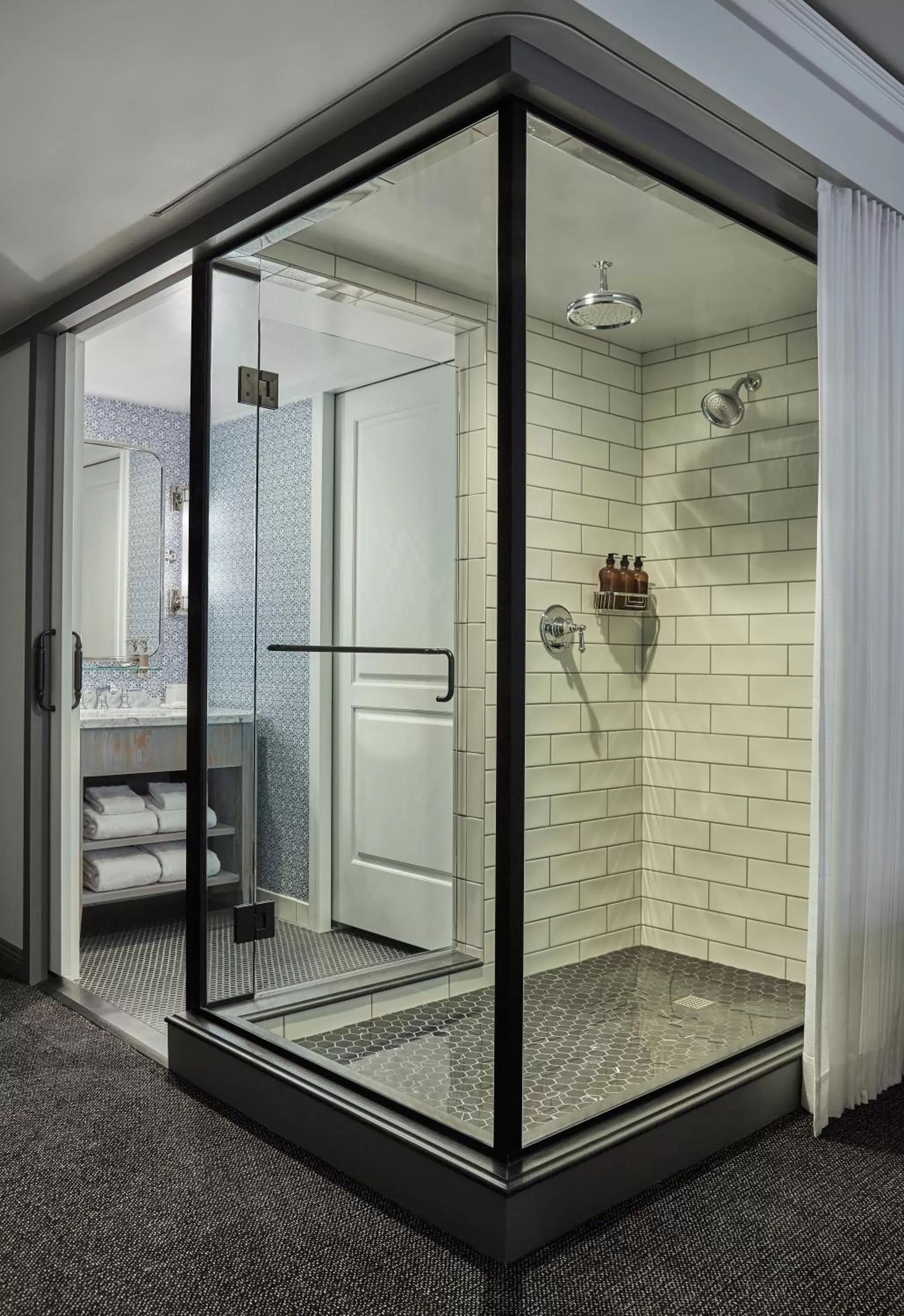 Shower in Pendry San Diego