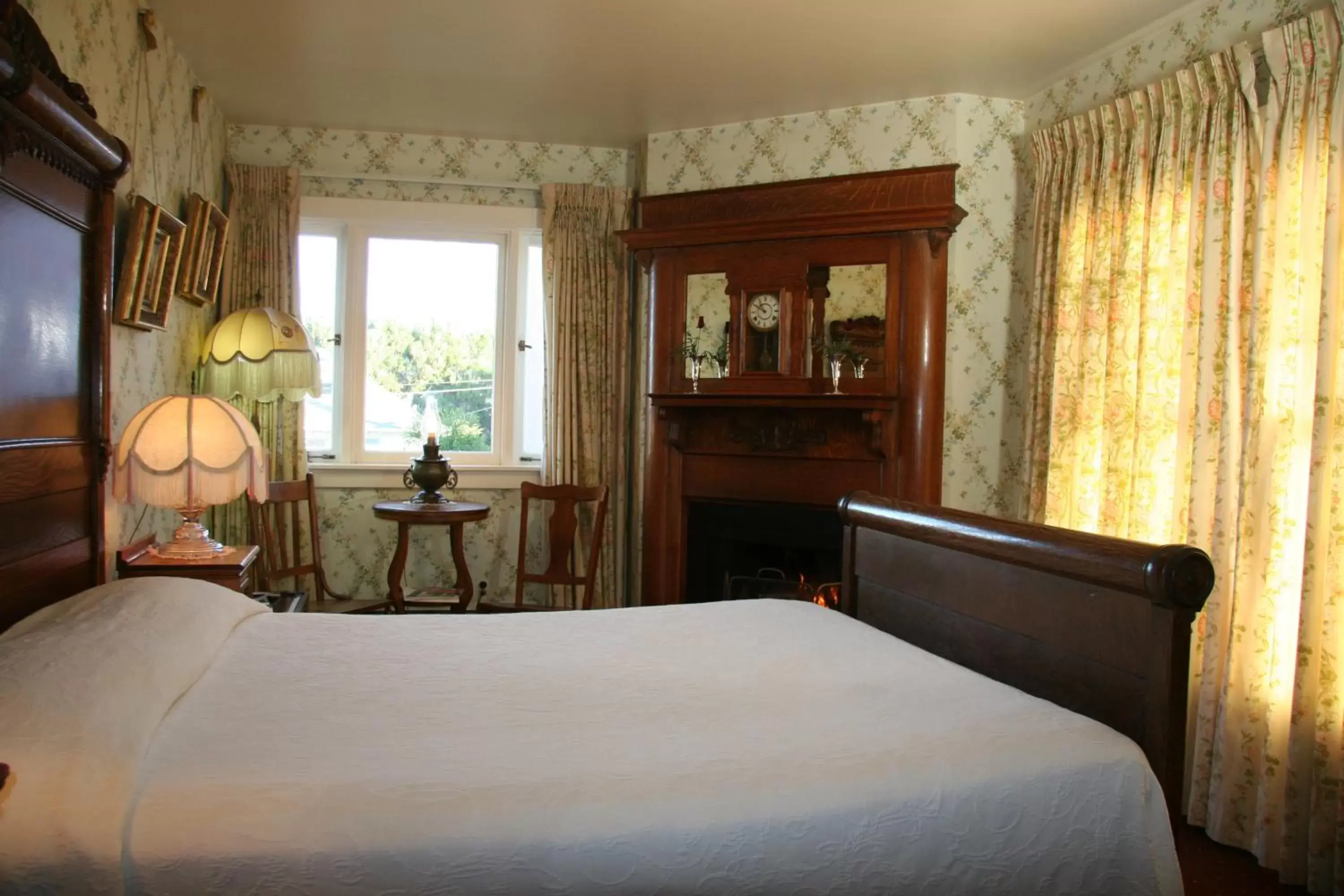 Photo of the whole room, Bed in Martine Inn