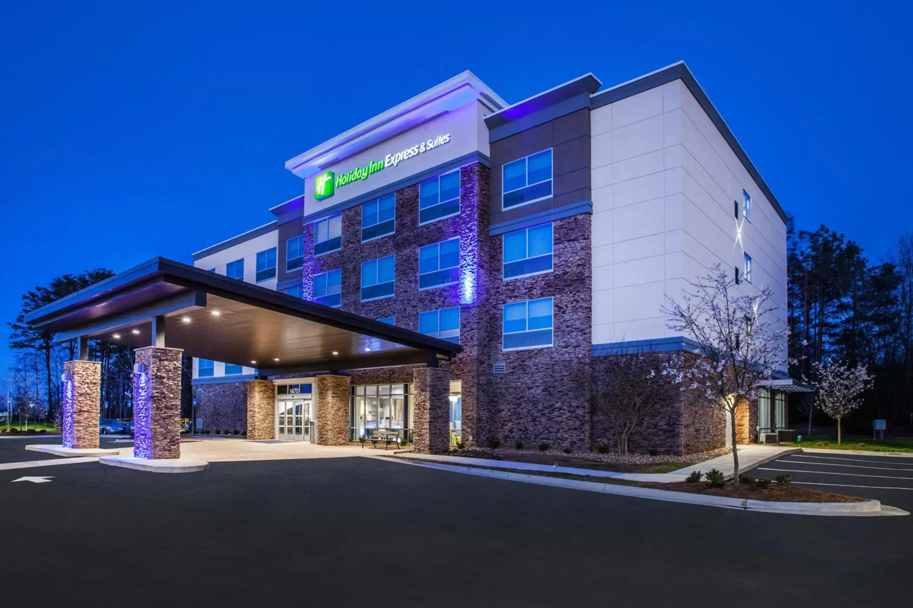 Property Building in Holiday Inn Express Hotel & Suites Murray, an IHG Hotel