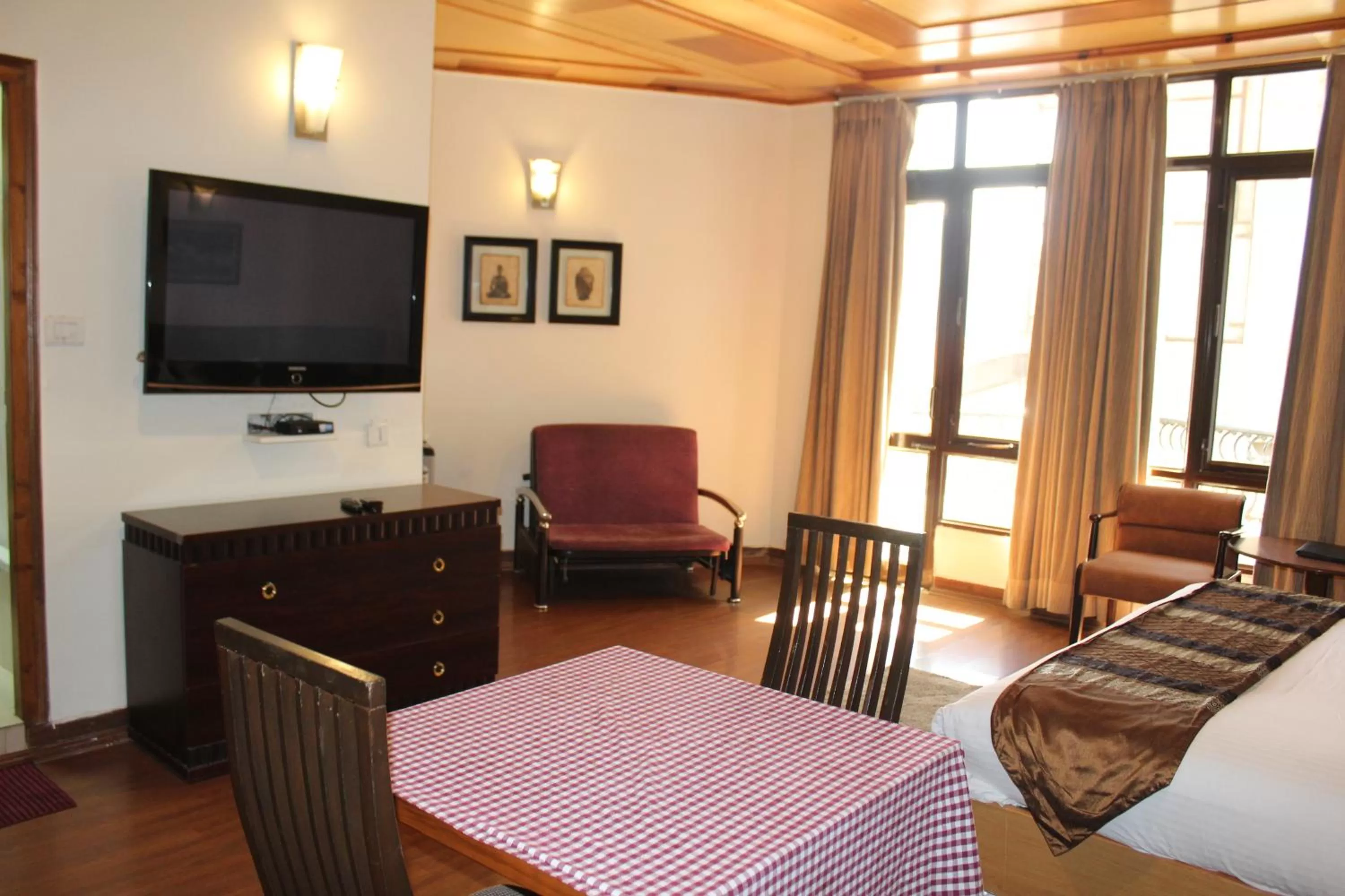 TV and multimedia in Hotel Broadways Inn