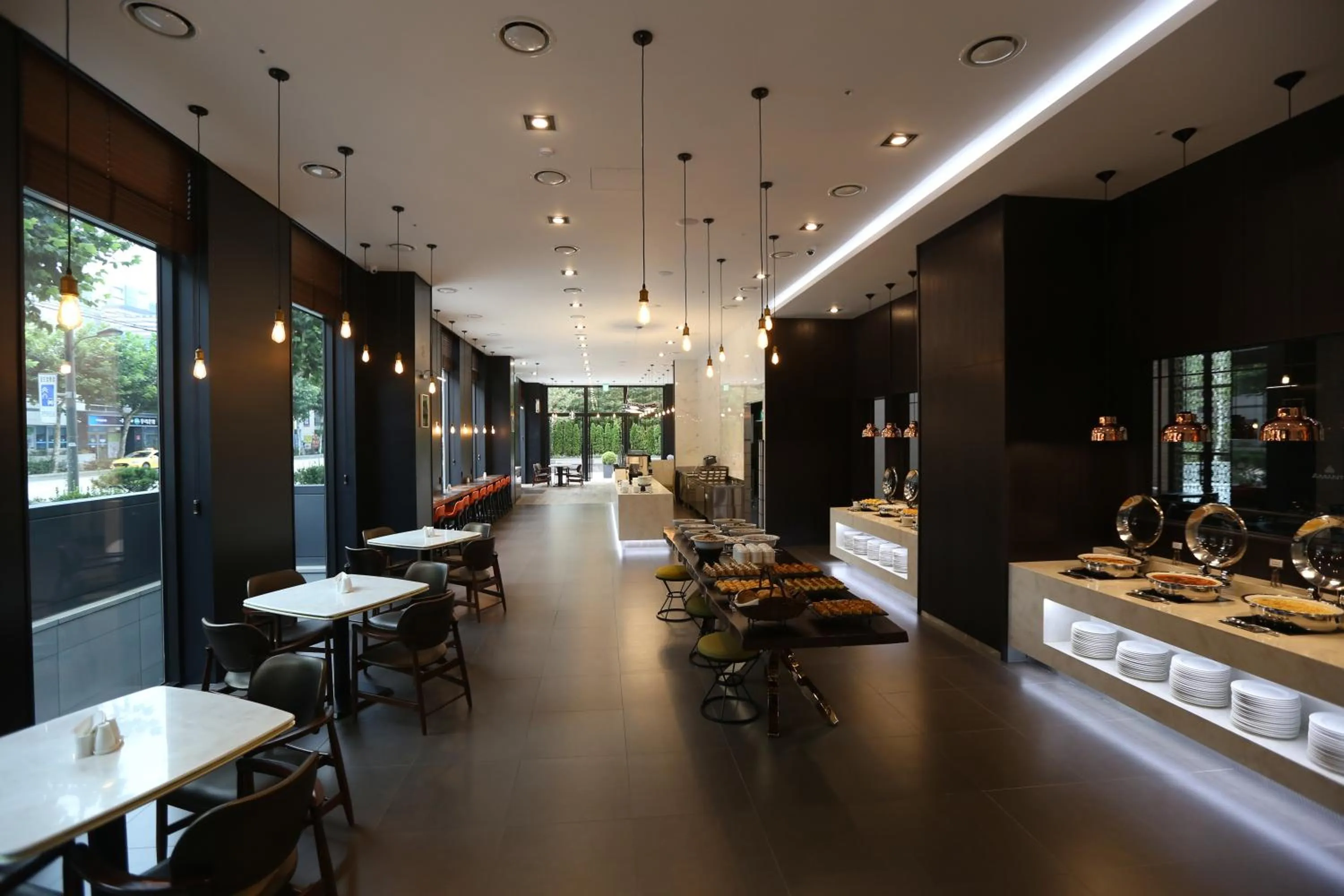 Restaurant/places to eat in Amanti Hotel Seoul Hongdae