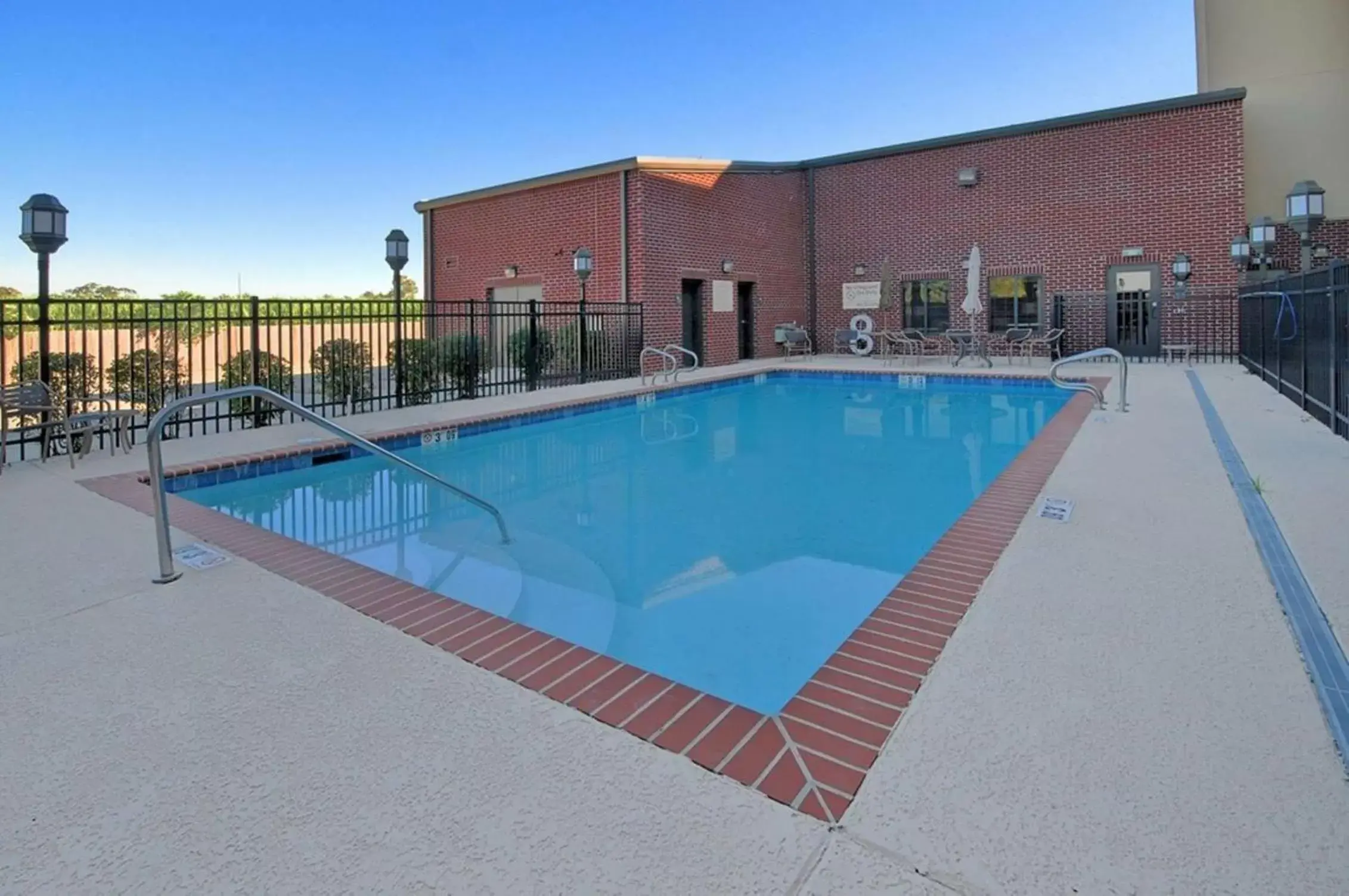 Pool view, Swimming Pool in Hampton Inn By Hilton And Suites New Iberia