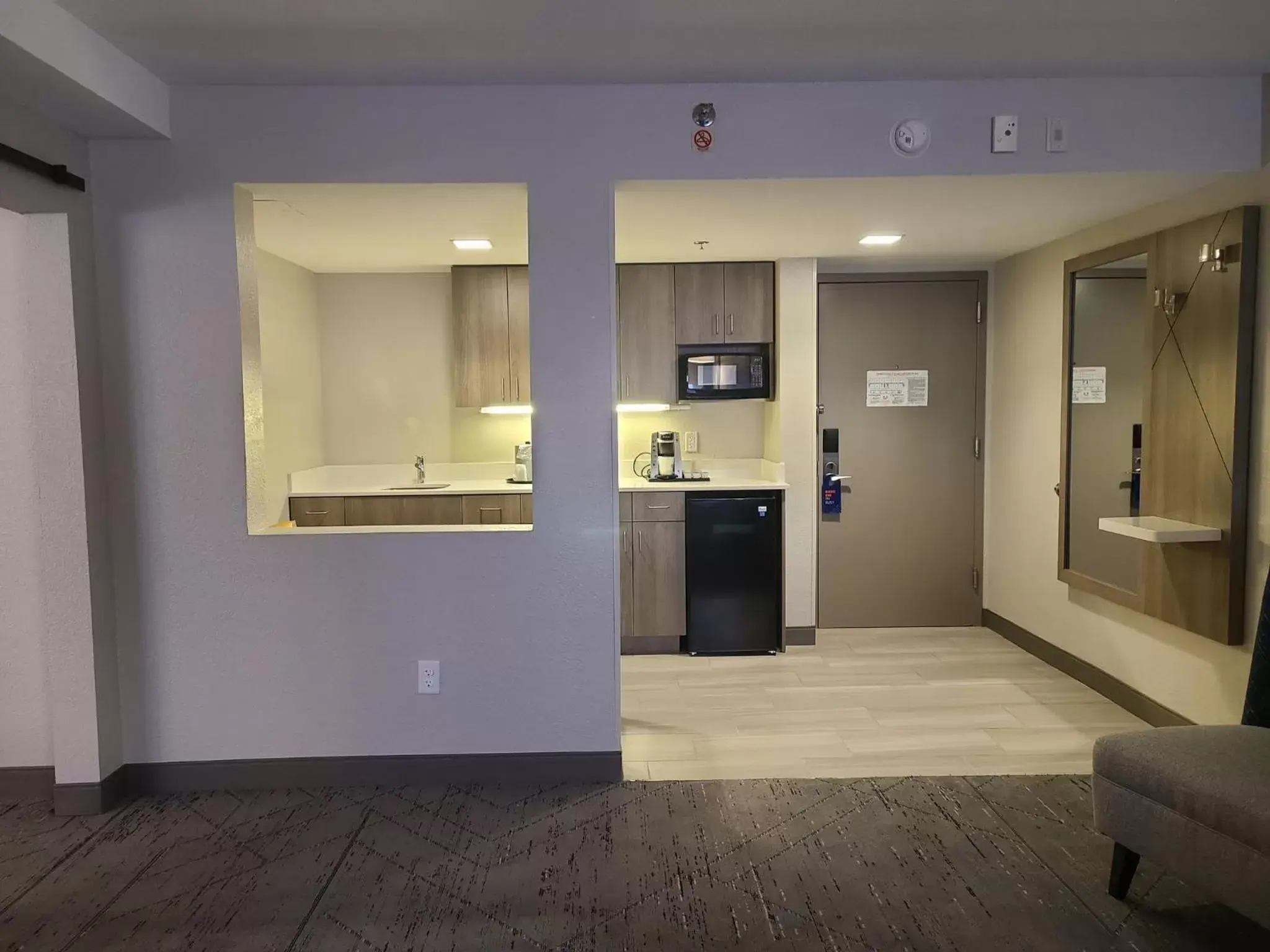 Photo of the whole room, Kitchen/Kitchenette in Holiday Inn Express Fort Lauderdale North - Executive Airport, an IHG Hotel