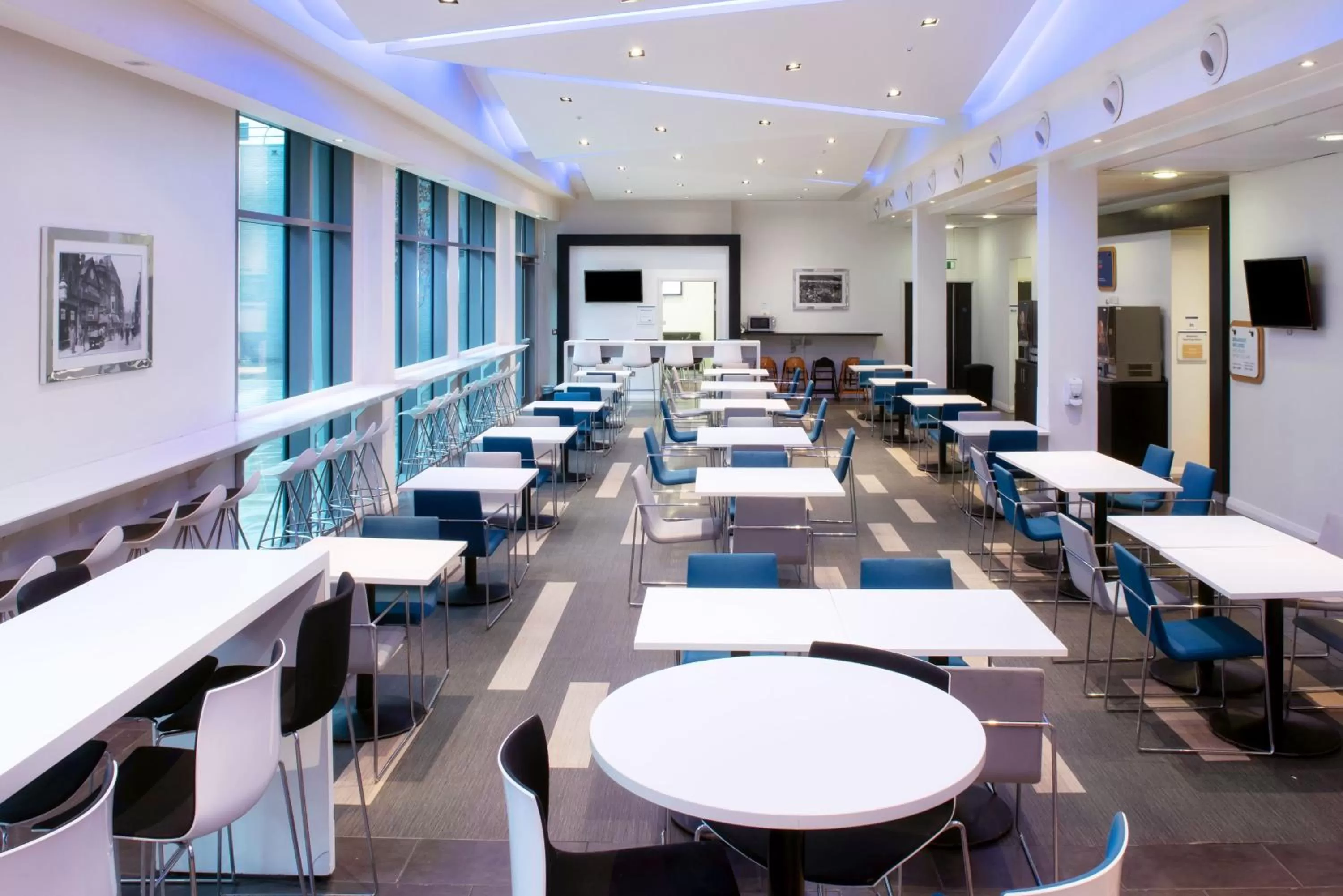 Breakfast in Holiday Inn Express Manchester City Centre Arena by IHG