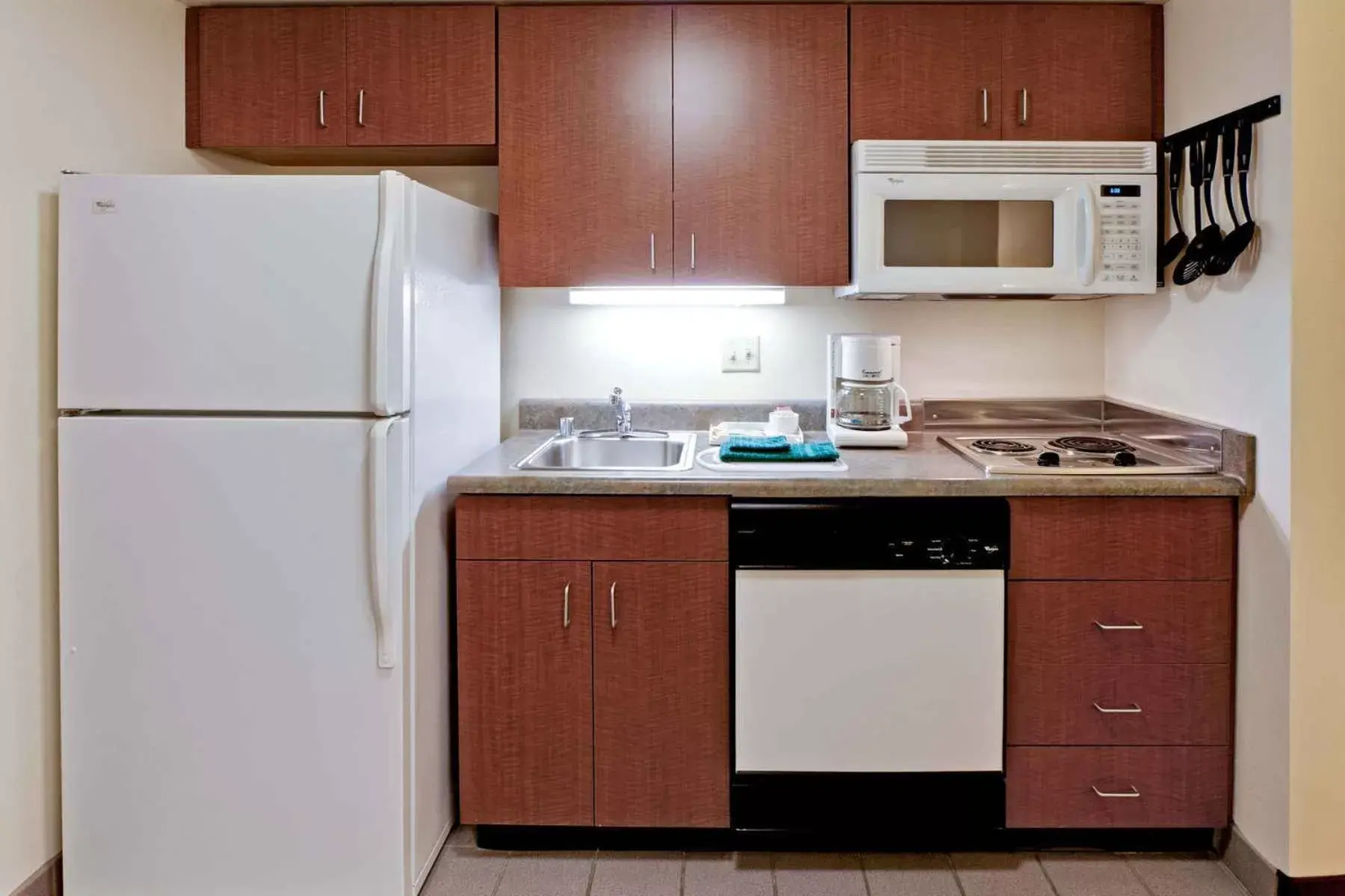 Kitchen or kitchenette, Kitchen/Kitchenette in Hawthorn Suites by Wyndham Louisville East