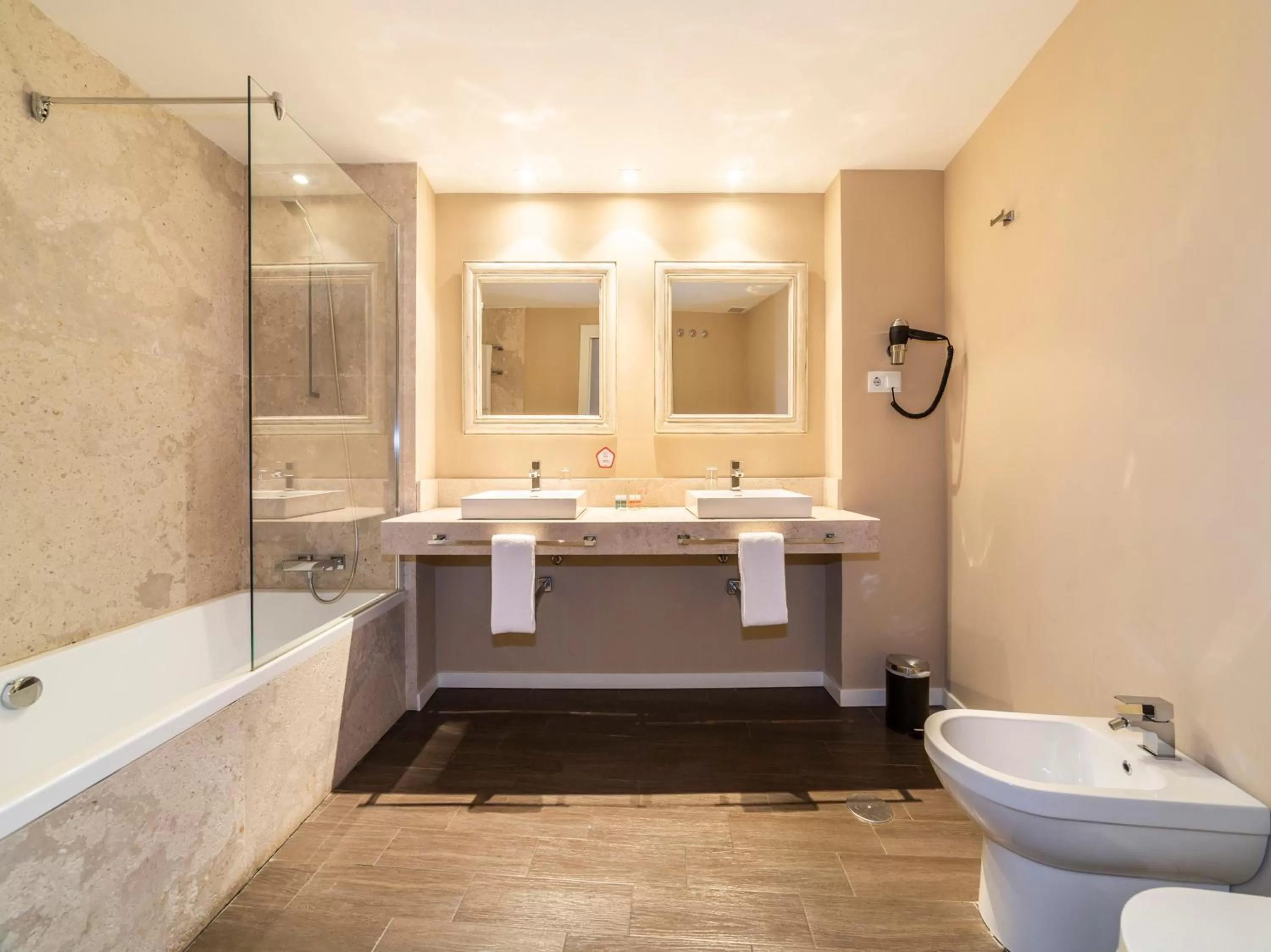 Bathroom in Hotel Altora