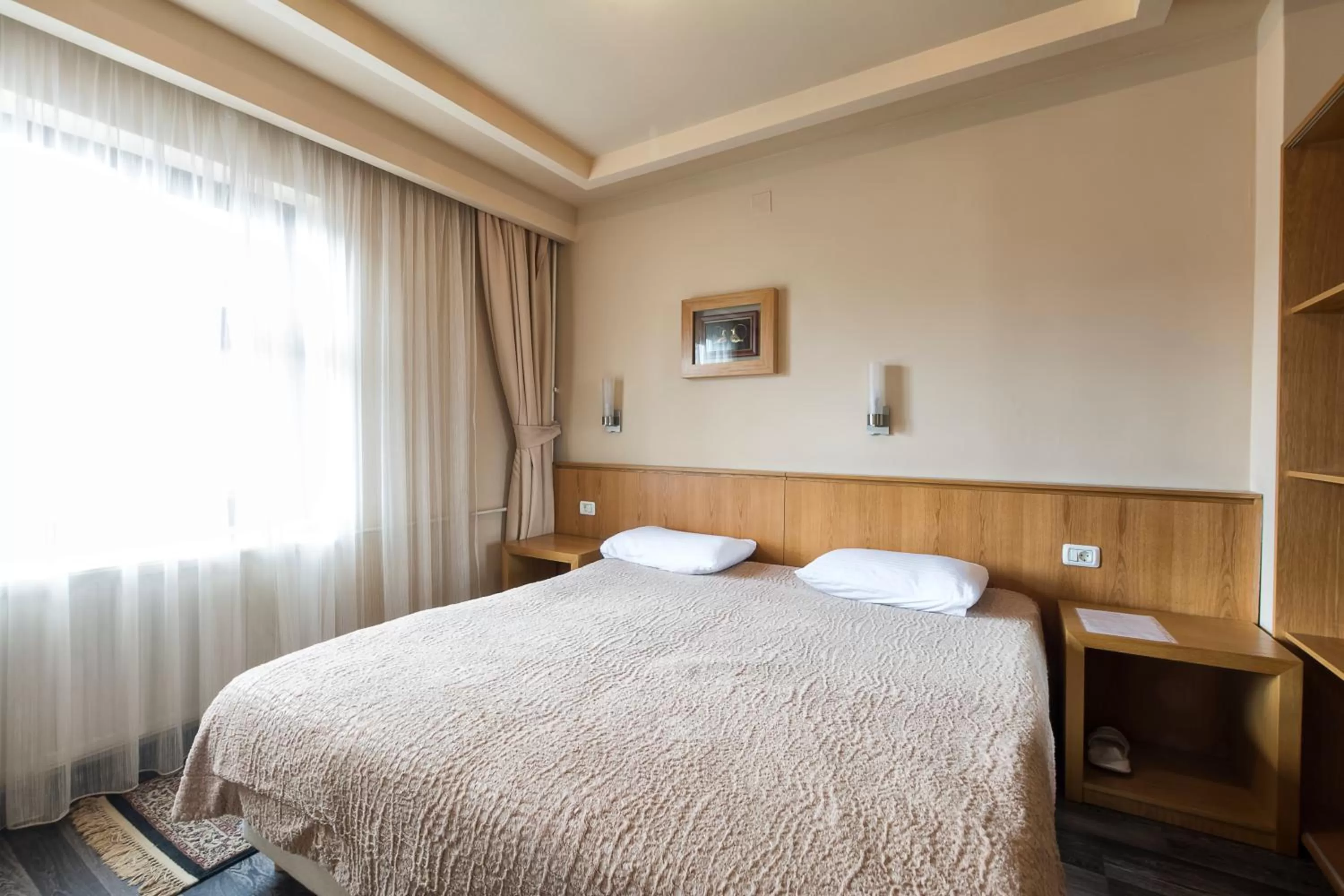 TV and multimedia, Bed in Hotel Lirak