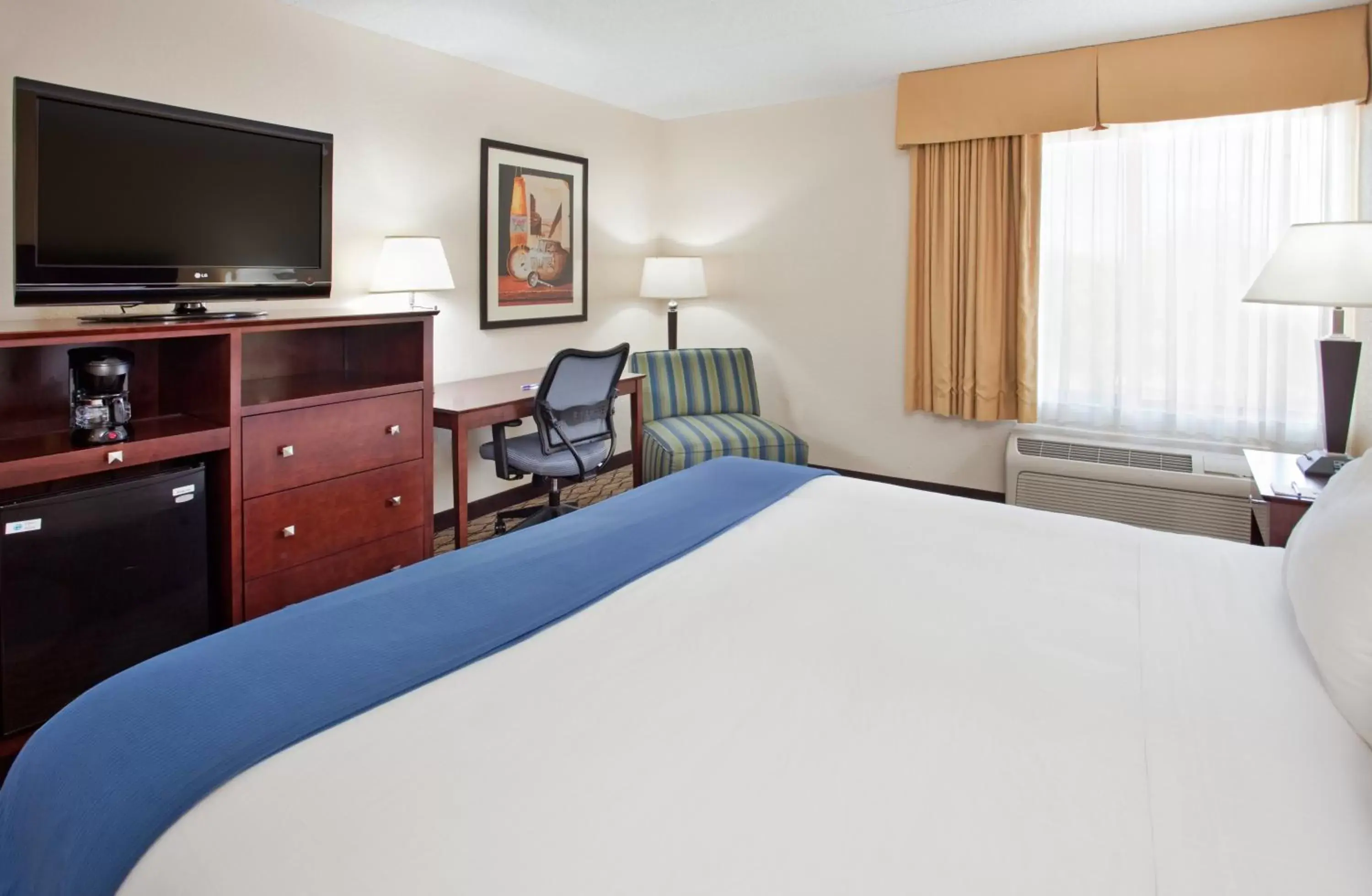 Standard King Room in Holiday Inn Express Scottsdale North by IHG Standard King Room in Holiday Inn Express Scottsdale North by IHG