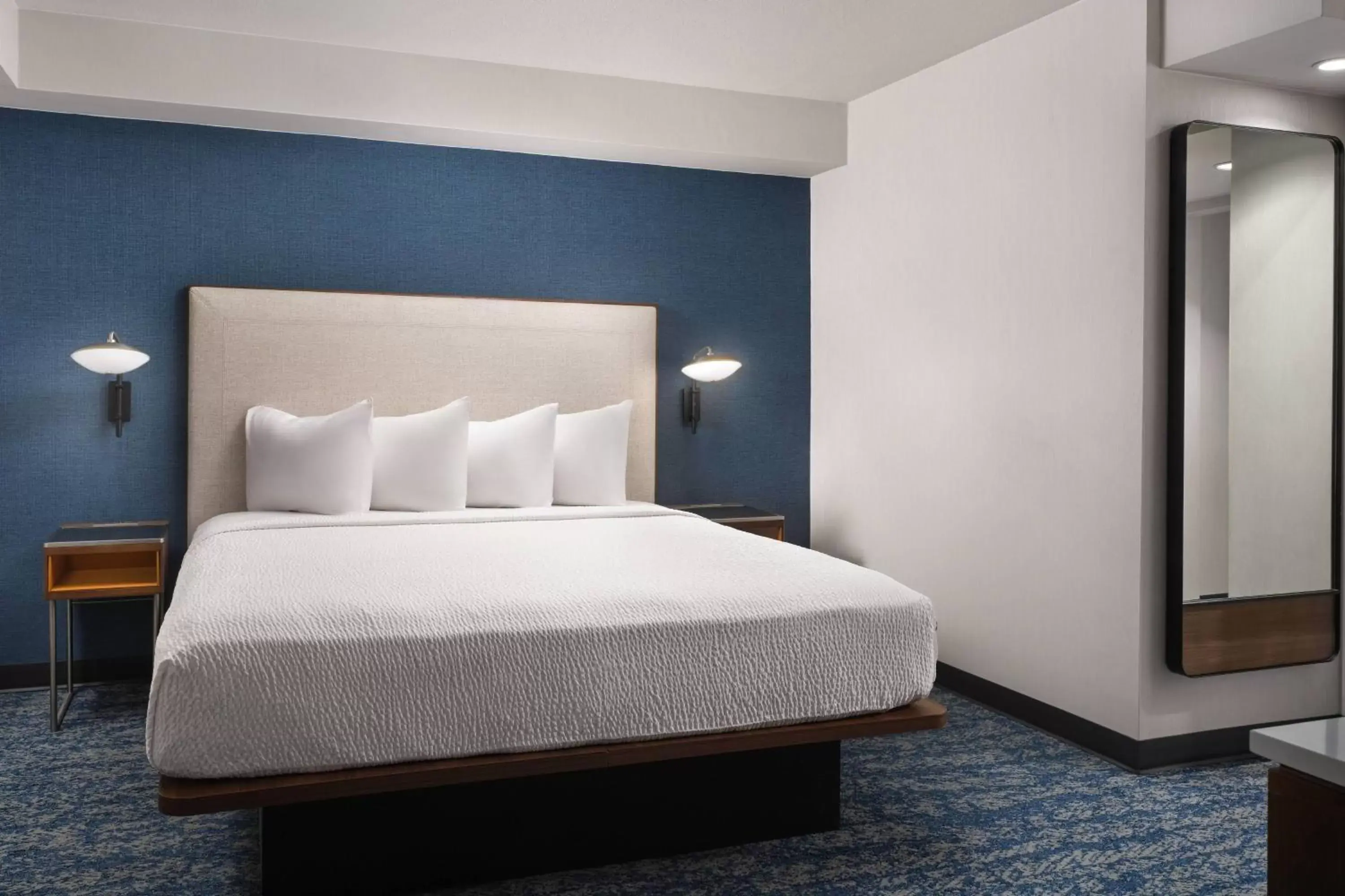 Bedroom, Bed in Courtyard by Marriott San Diego Mission Valley/Hotel Circle