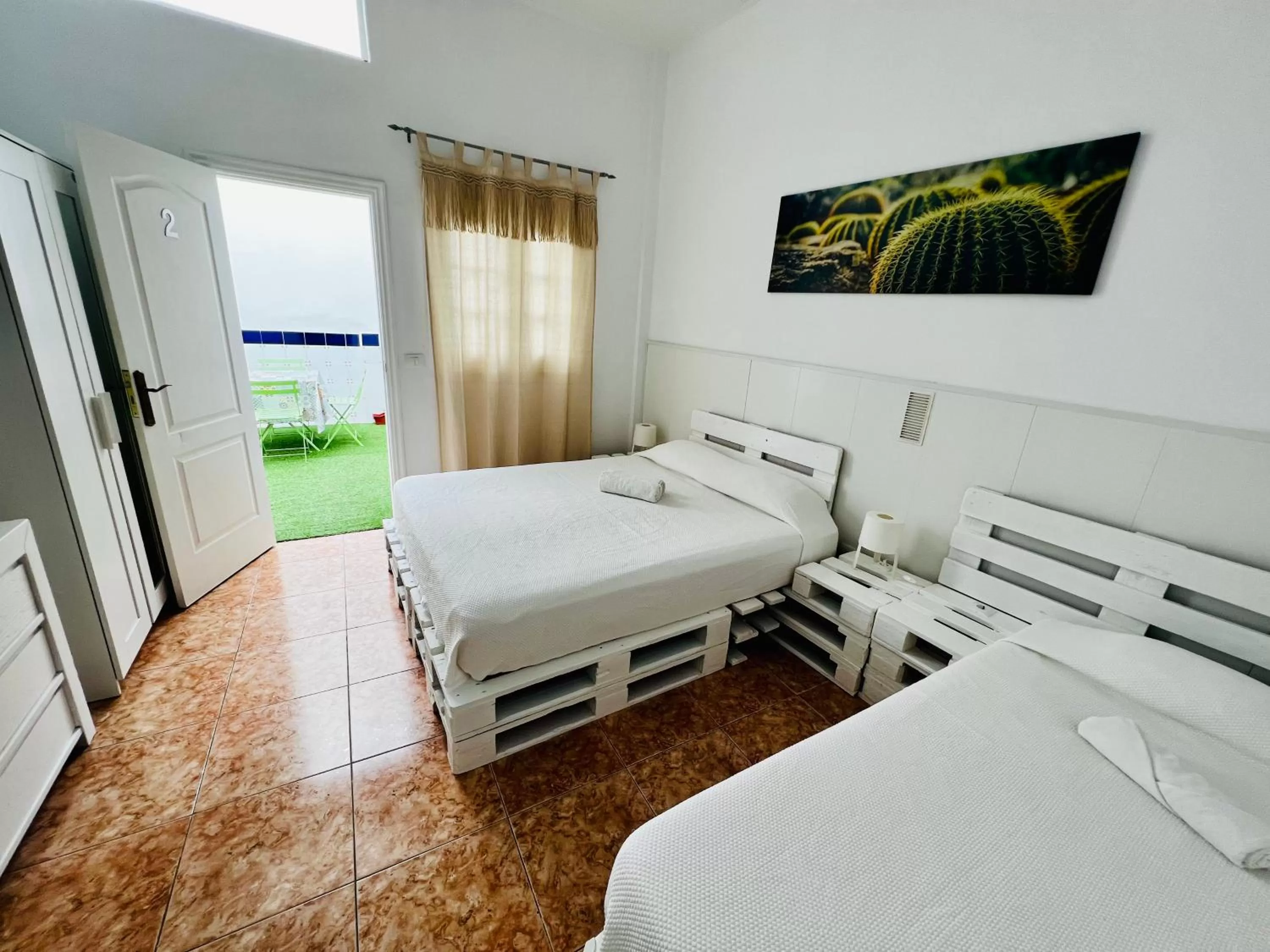 Photo of the whole room, Bed in El jardin de Iris