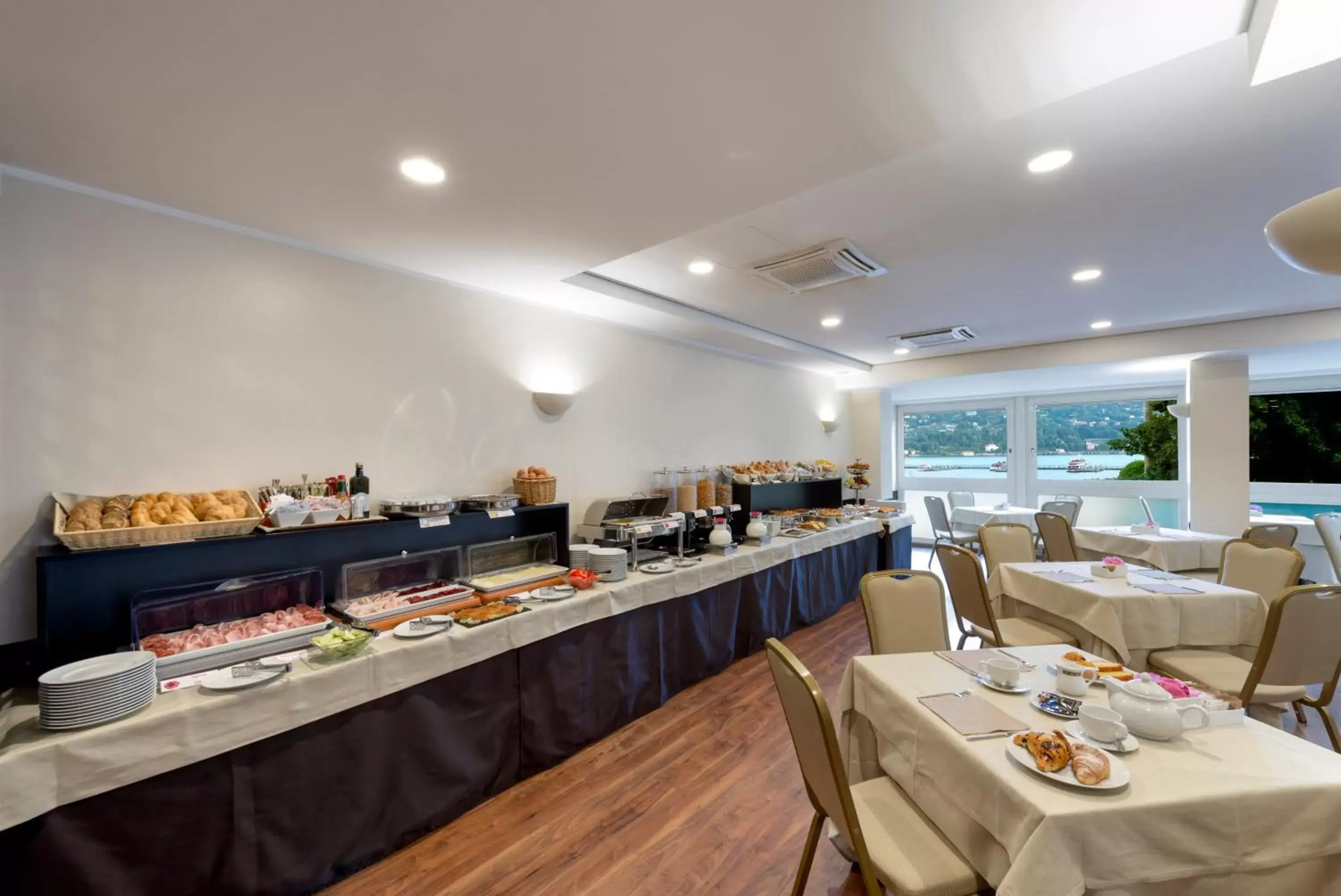 Buffet breakfast, Restaurant/Places to Eat in Hotel Barchetta Excelsior