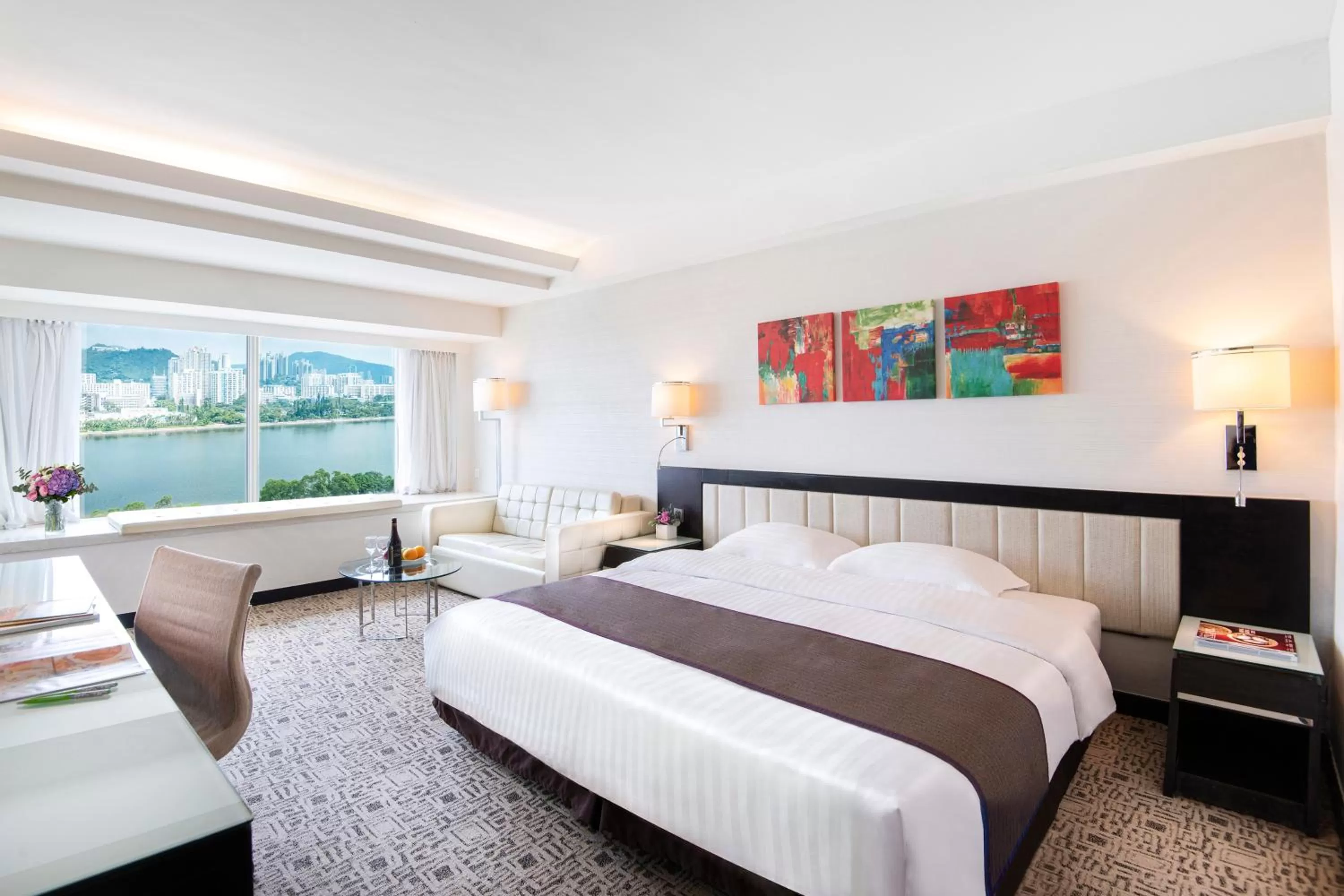 Bed in Regal Riverside Hotel