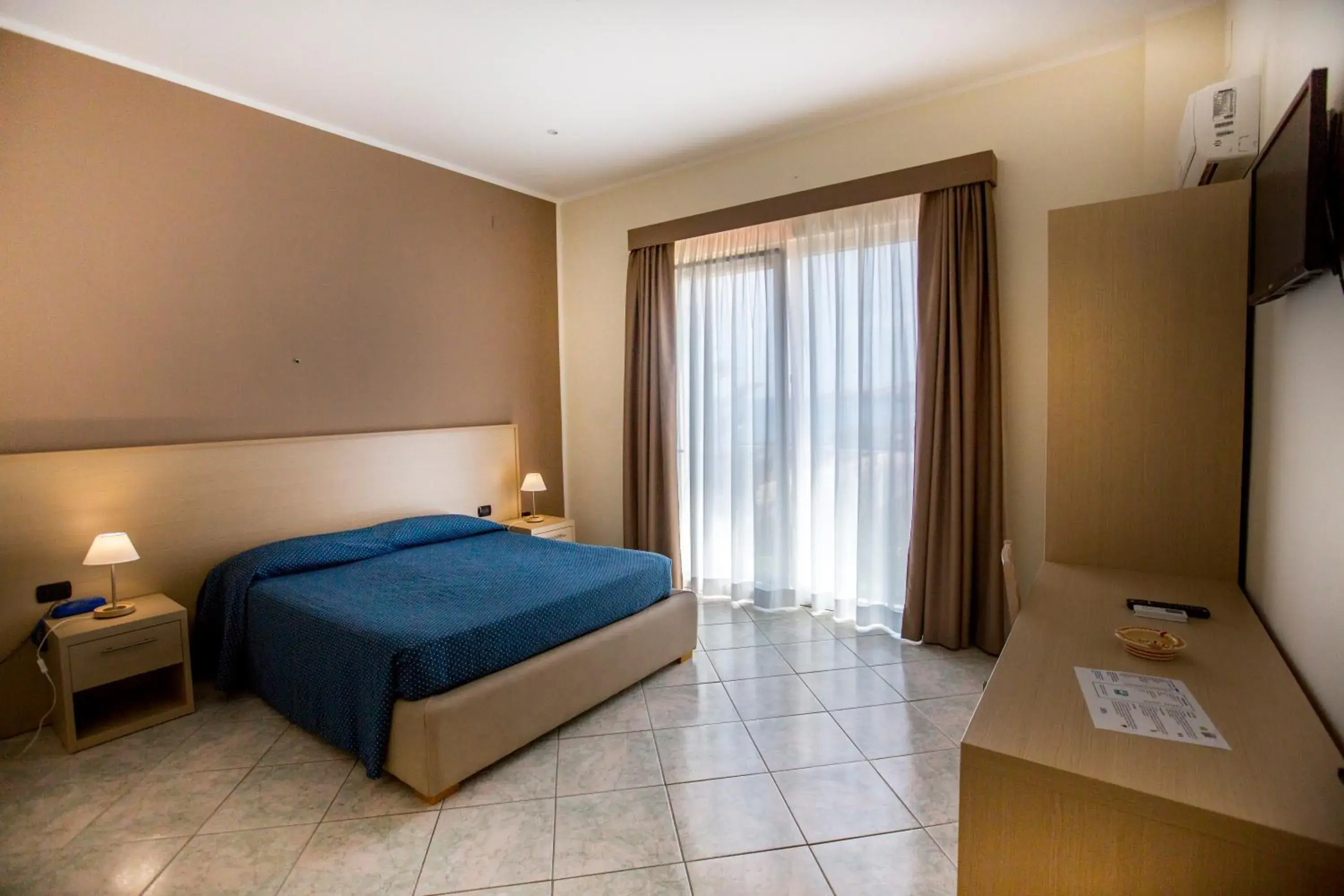 Bedroom, Bed in Hotel Tourist Bedroom, Bed in Hotel Tourist