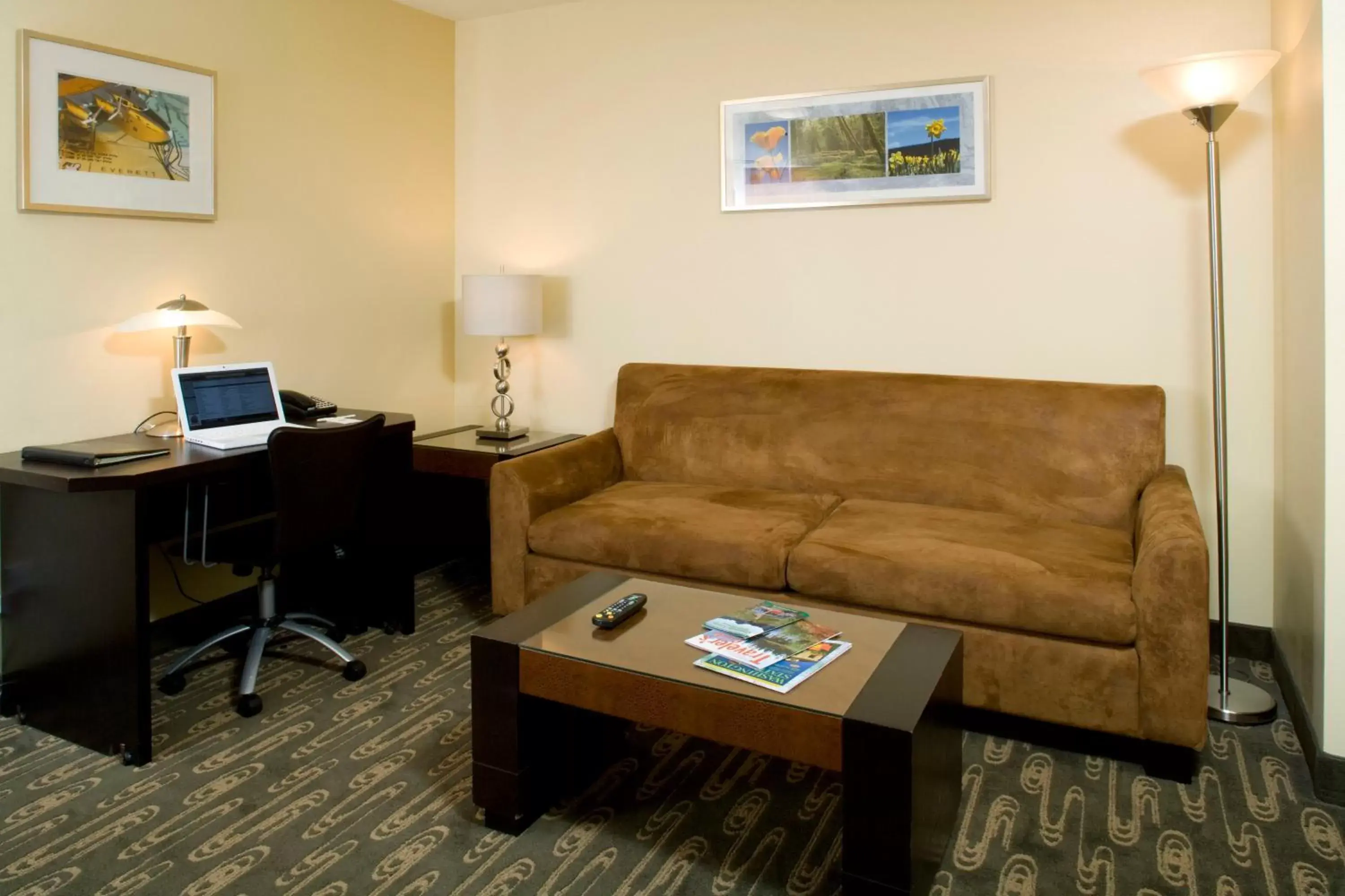 Living room, Seating Area in Executive Residency by Best Western Navigator Inn & Suites
