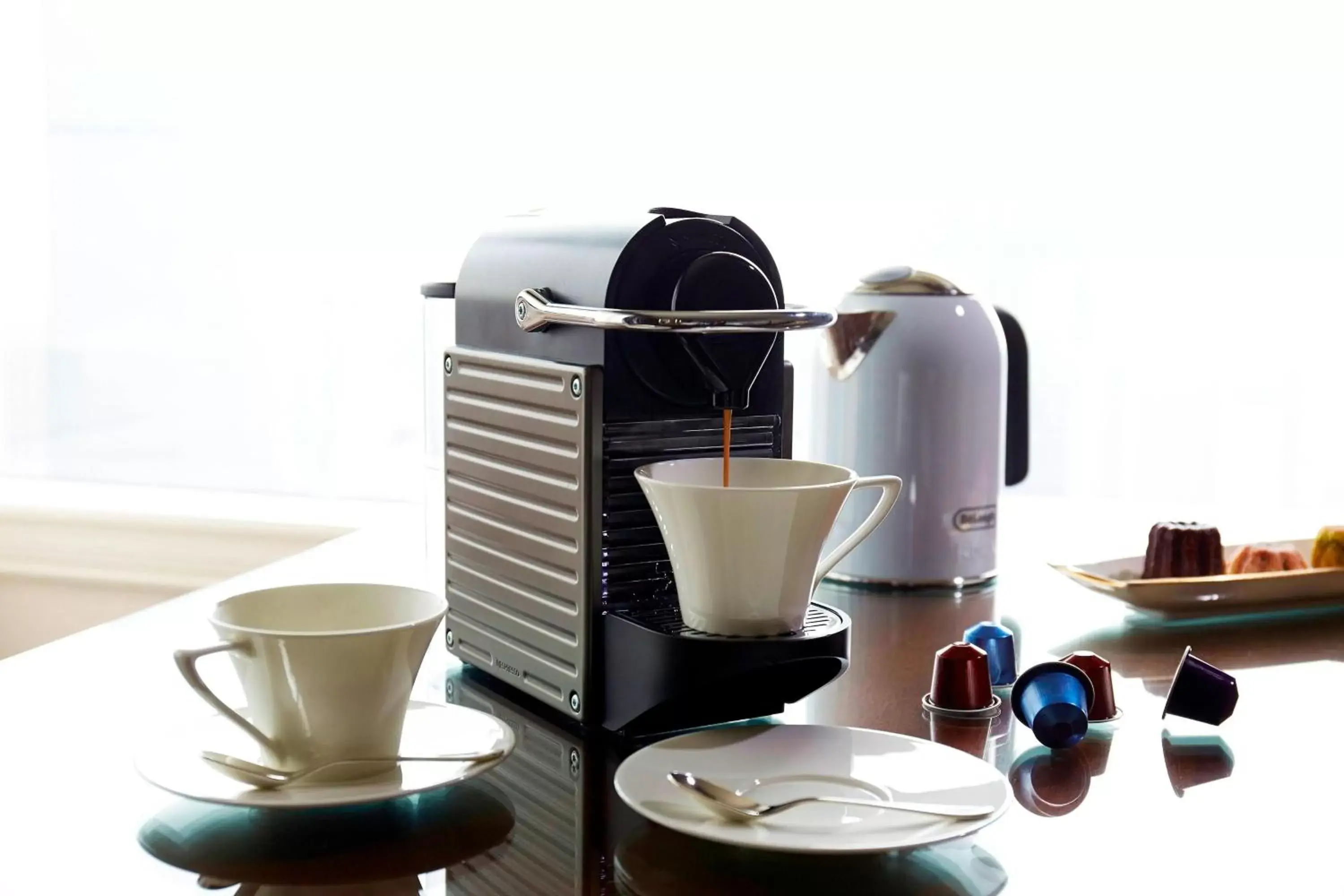 Photo of the whole room, Coffee/Tea Facilities in The Ritz-Carlton Osaka