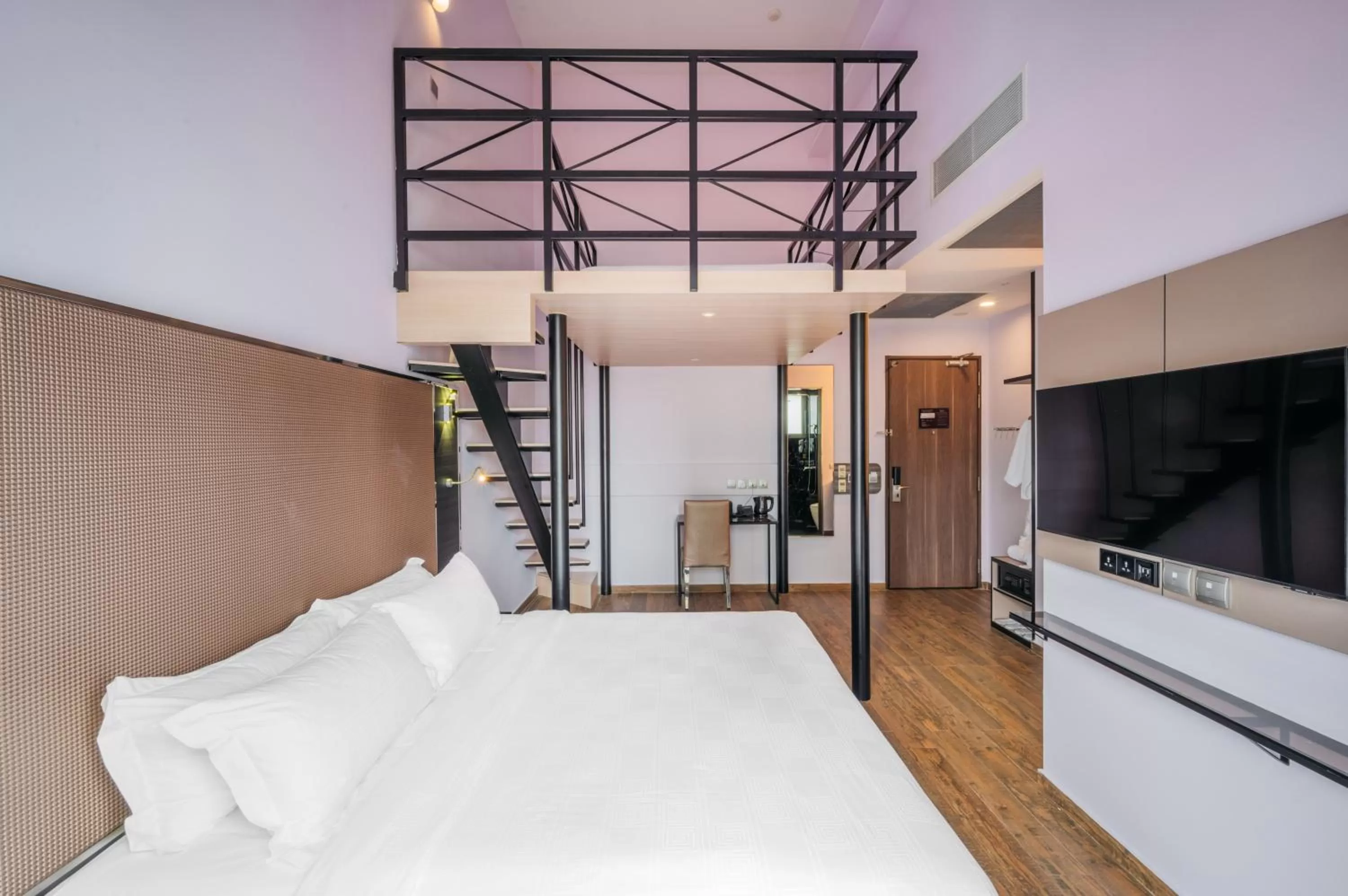 Bed in Mercure Singapore Tyrwhitt