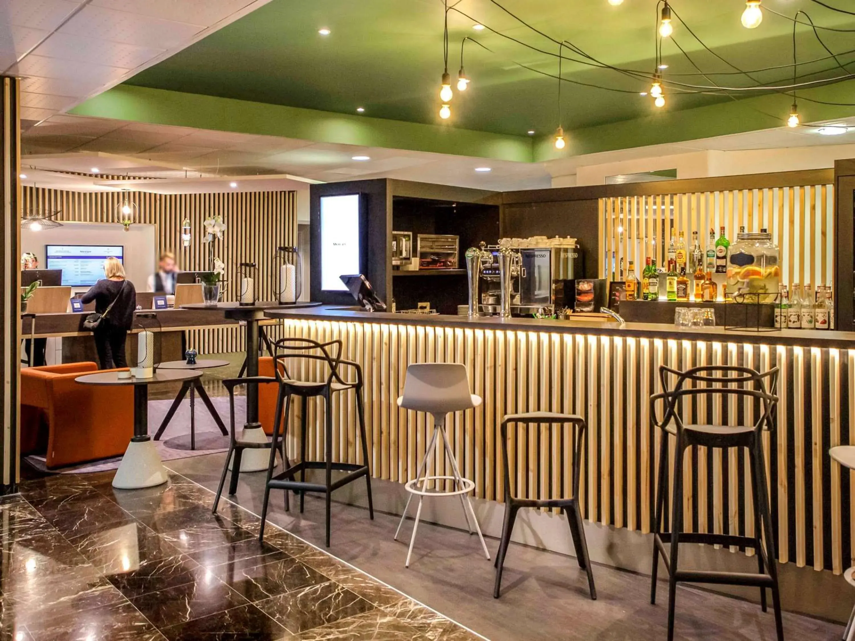 Lounge or bar, Lounge/Bar in Mercure Cavaillon