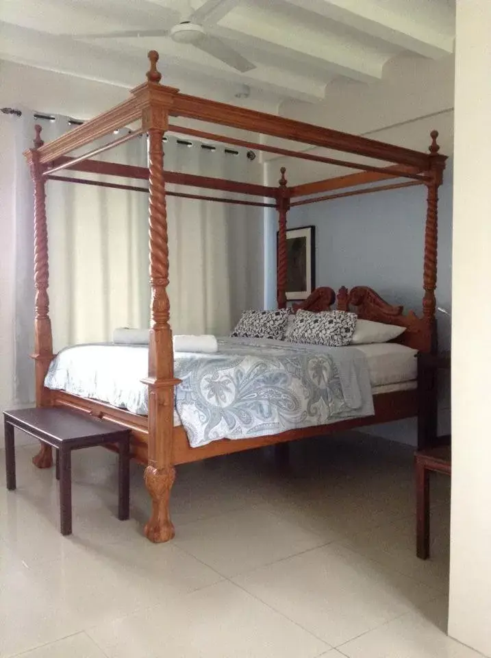 Bed in The Duyan House at Sinagtala Resort