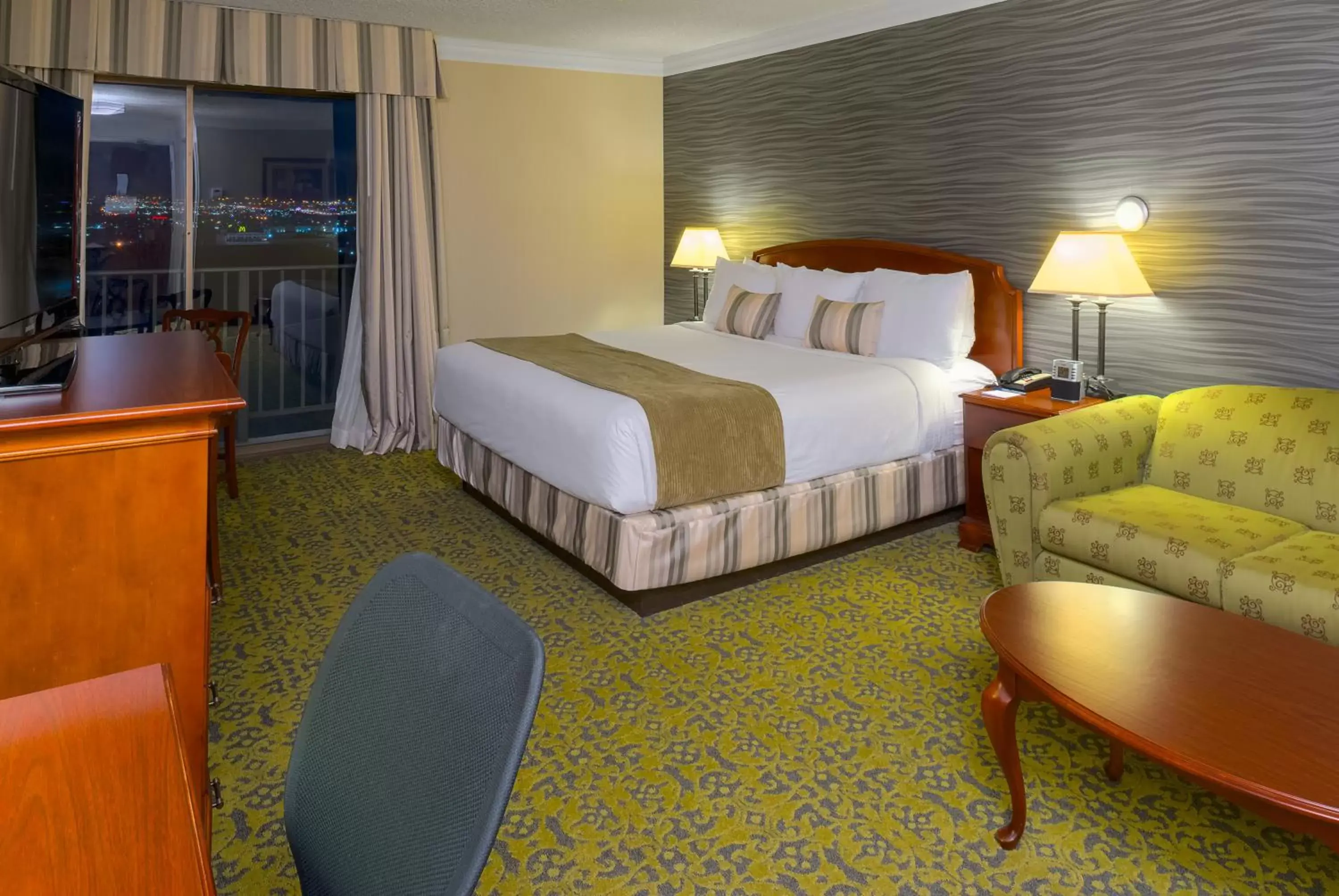 Photo of the whole room, Bed in Salt Lake Plaza Hotel SureStay Collection by Best Western