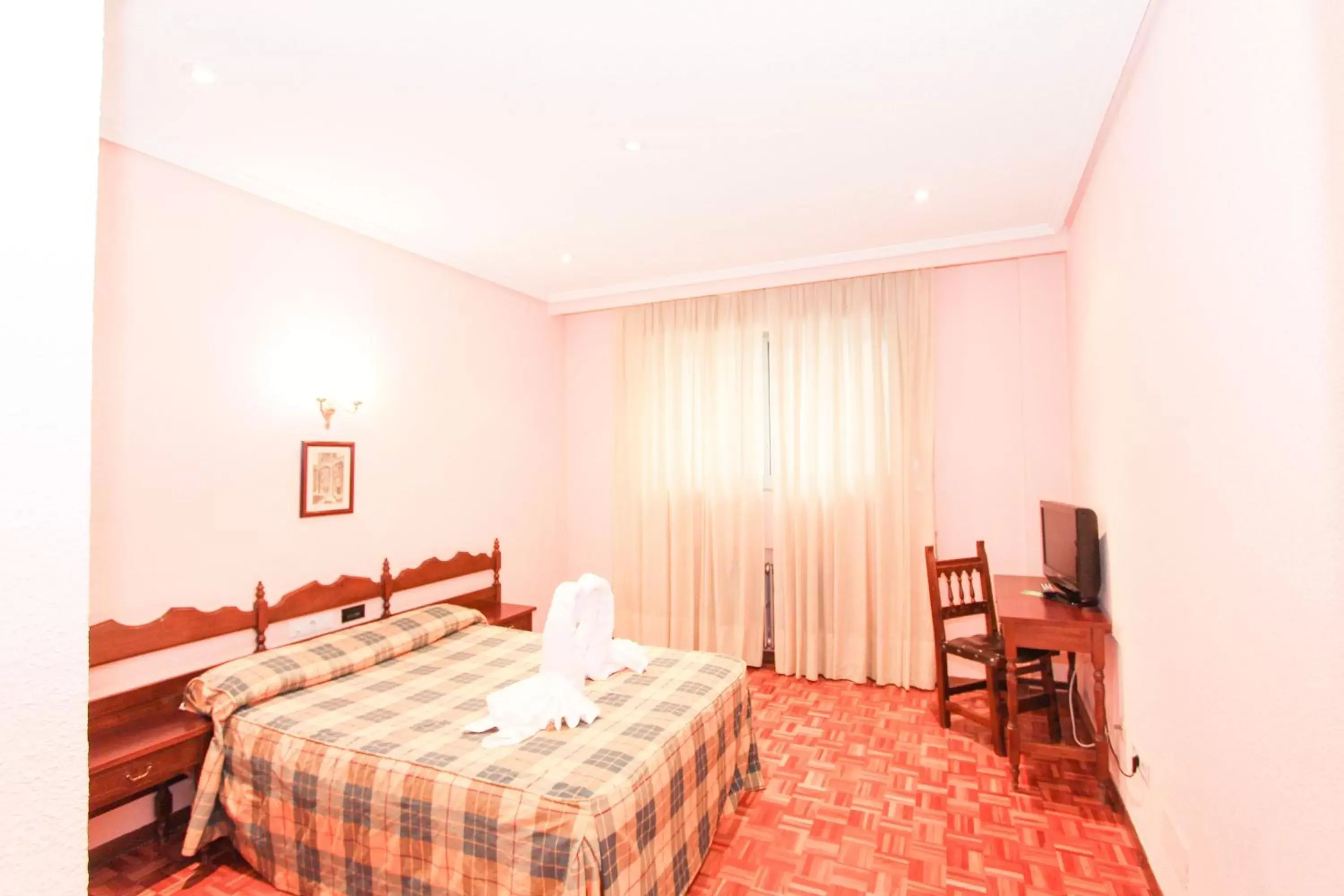 Bed, Dining Area in Hotel Castellano Centro