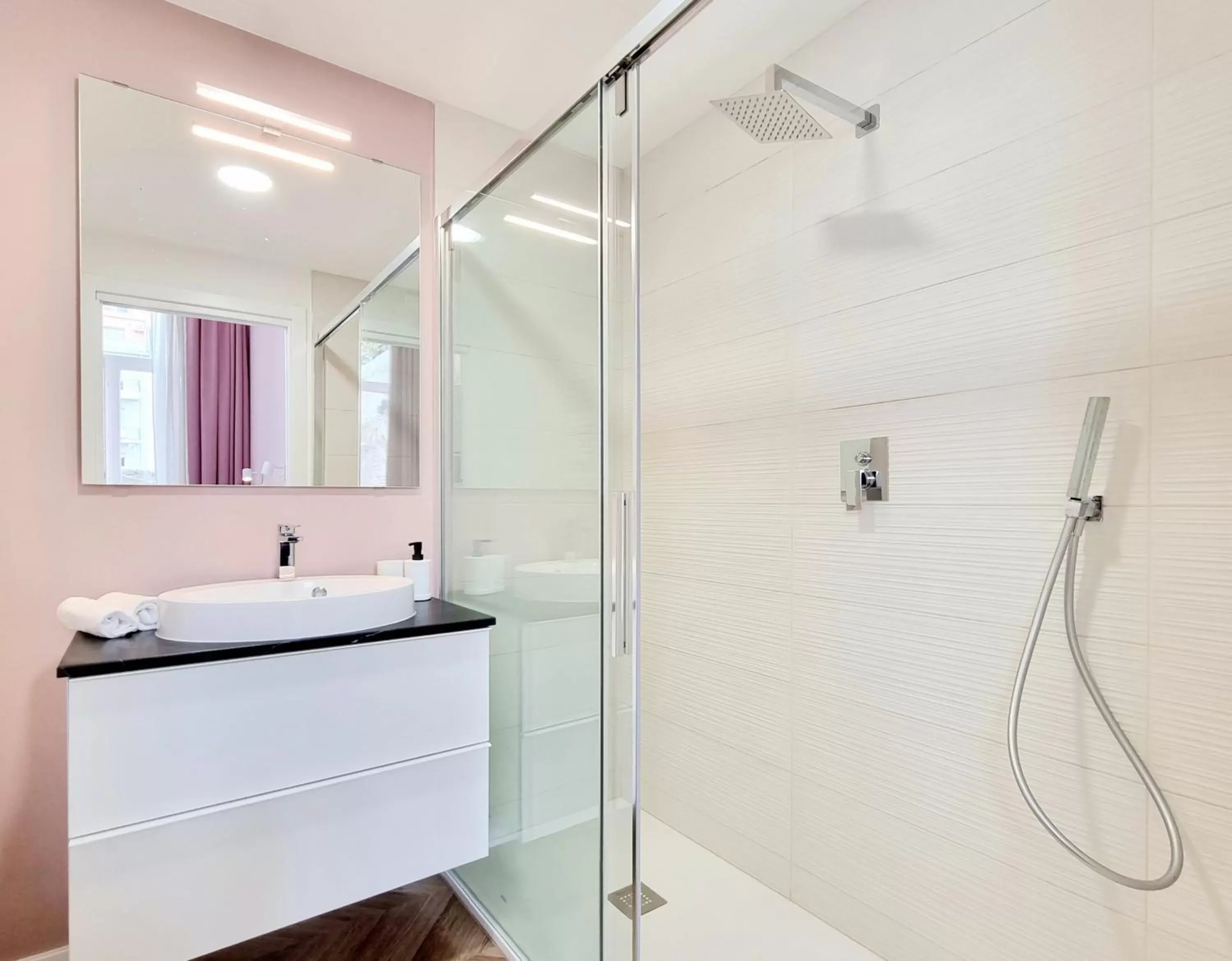 Shower, Bathroom in Glamour Suite Cagliari