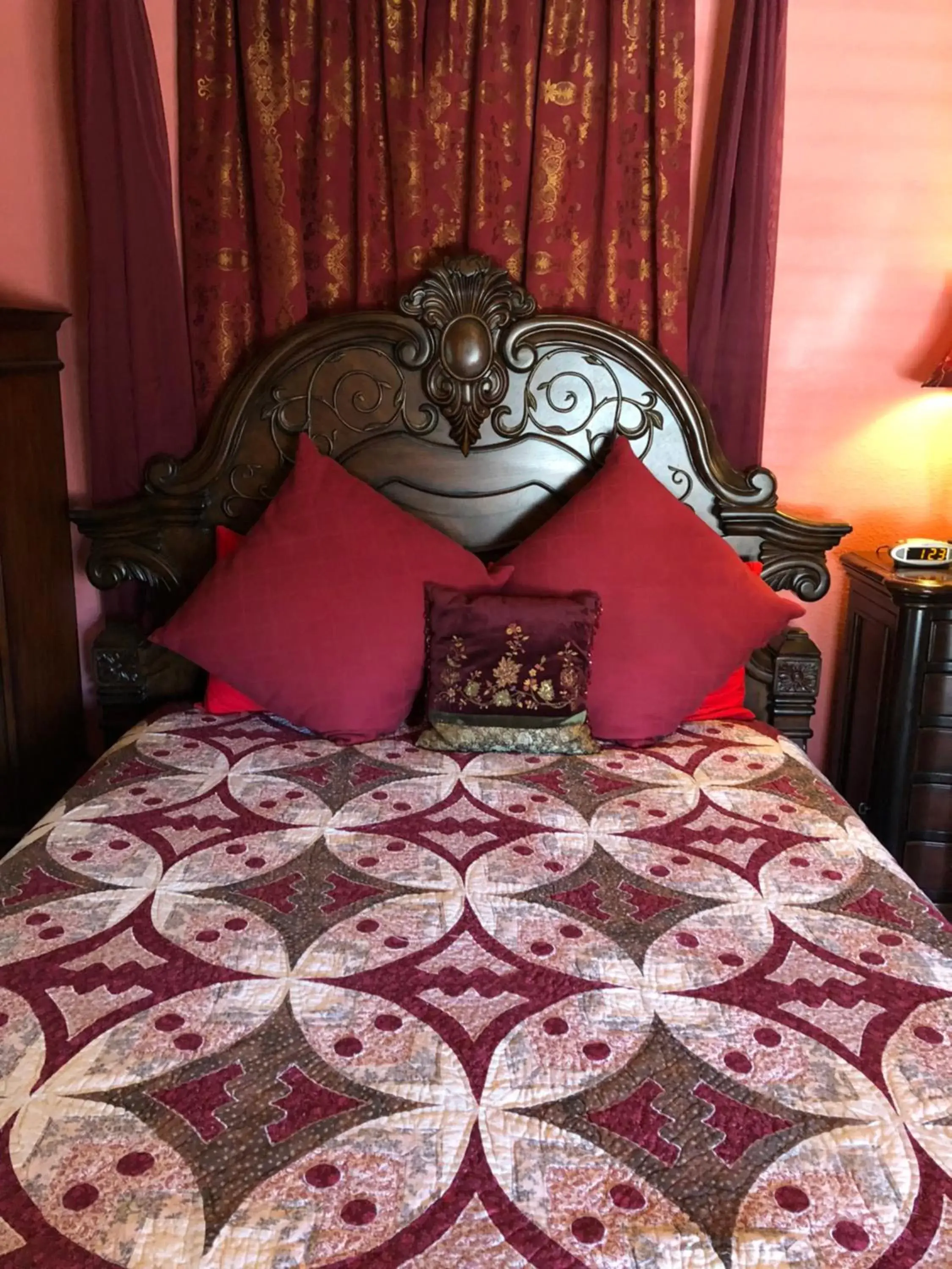 Bed in All Seasons Inn
