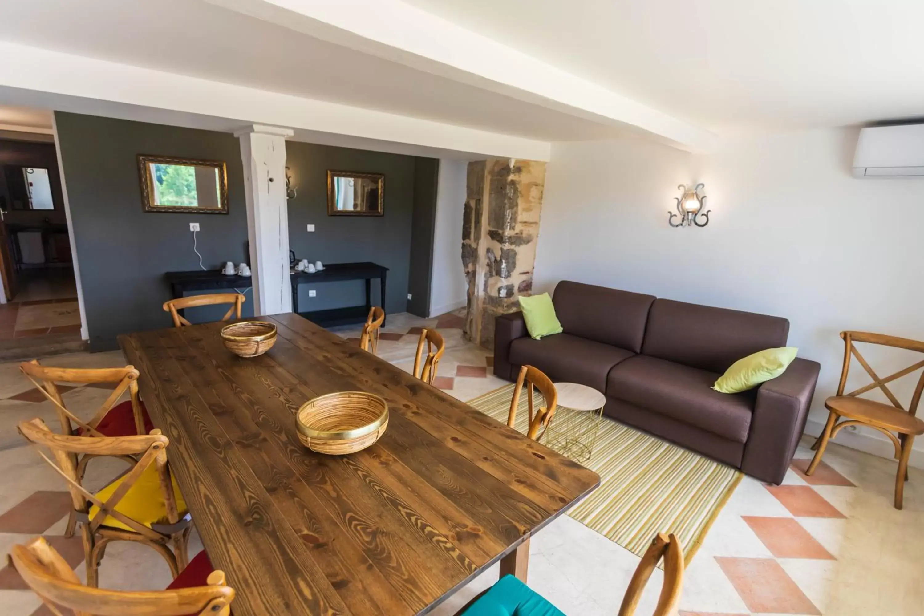 Living room, Seating Area in HOTEL restaurant CÔTE GARONNE le BALCON DES DAMES - Tonneins Marmande Agen - chambres climatisées