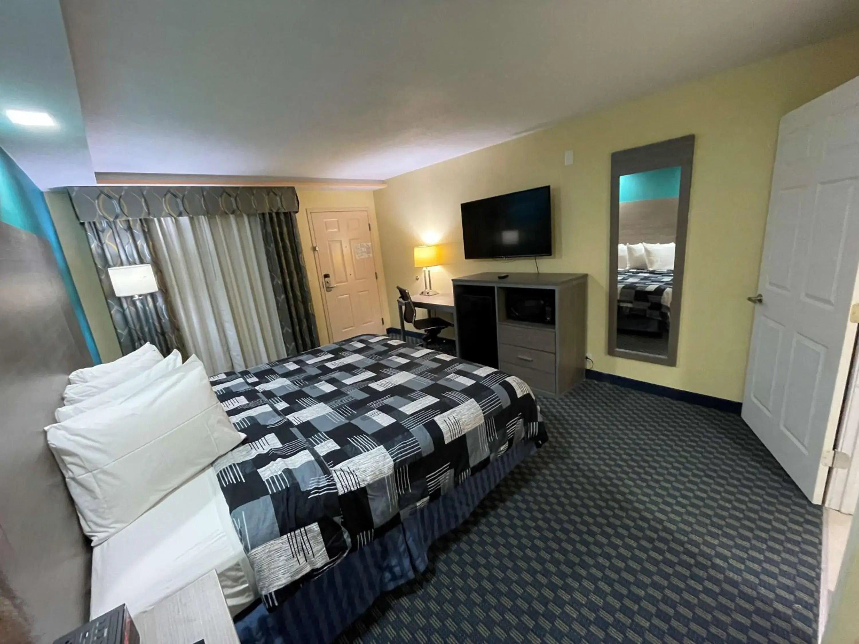 Photo of the whole room, Bed in SureStay Plus Hotel by Best Western Odessa