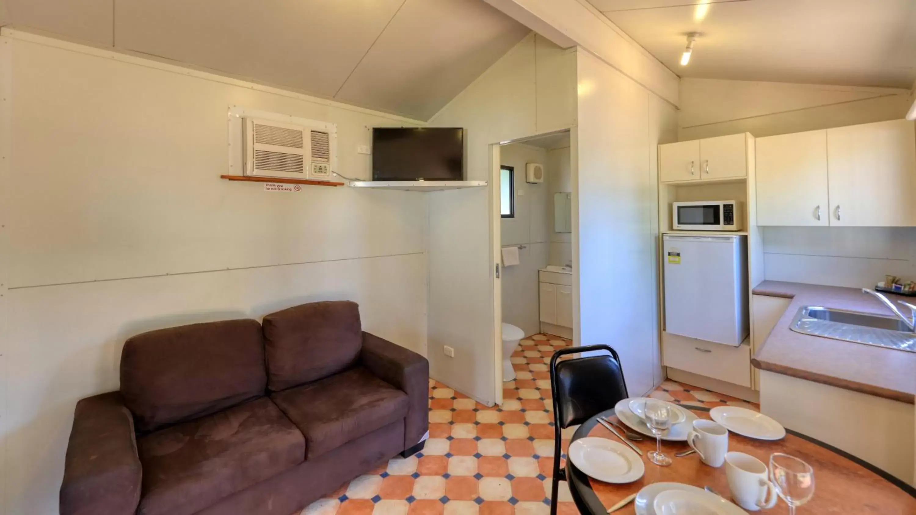 Kitchen/Kitchenette in Cobar Caravan Park