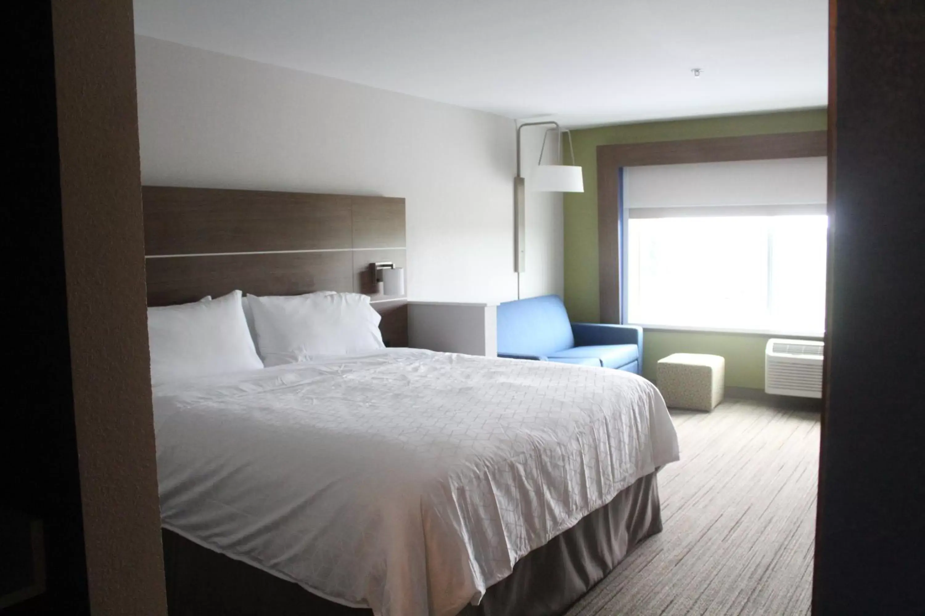 Bed in Holiday Inn Express & Suites - Kokomo South, an IHG Hotel