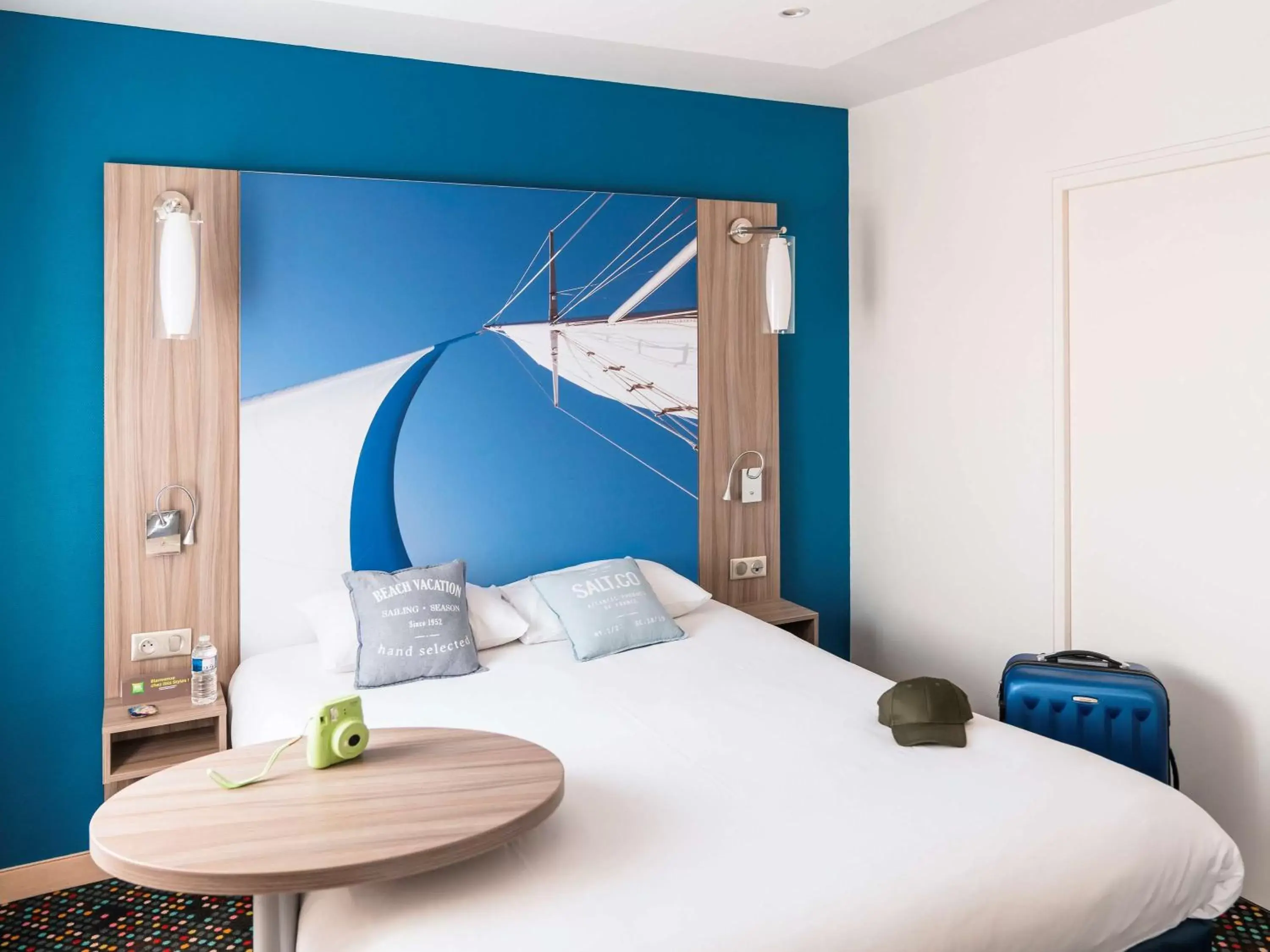 Photo of the whole room, Bed in ibis Styles St Gilles Croix de Vie centre-ville