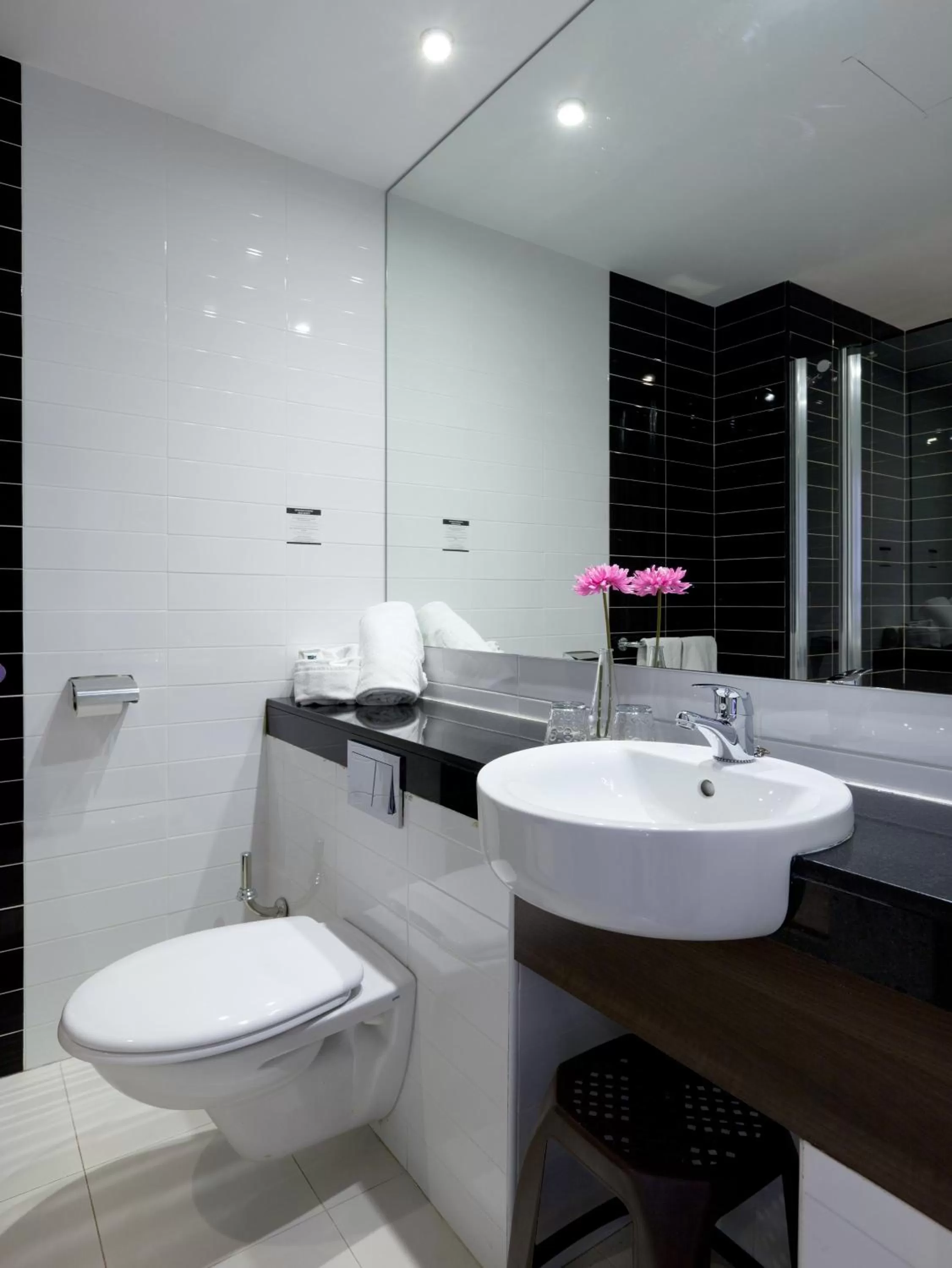 Bathroom in Hotel Olympia Universidades